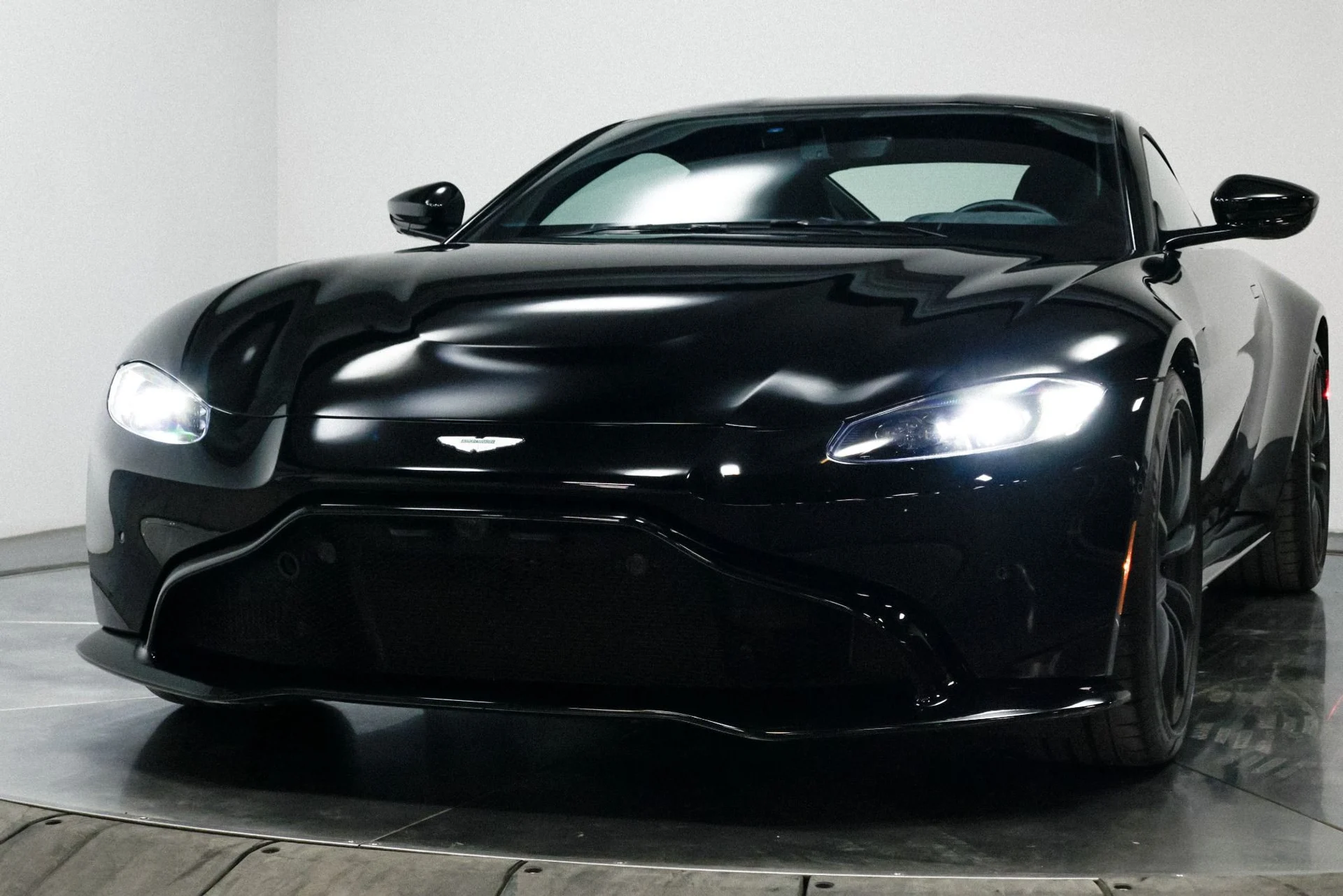 mph041_901281935_Used_2019_Aston_Martin_Vantage_1760536452_69bdb3a923