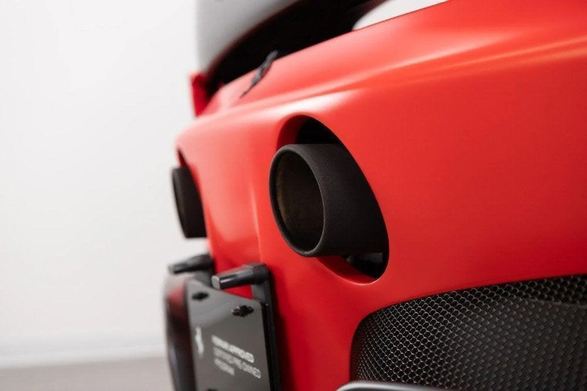 mph041_906800041_Used_2022_Ferrari_SF_90_Spider_1777367617_1d38dc1250