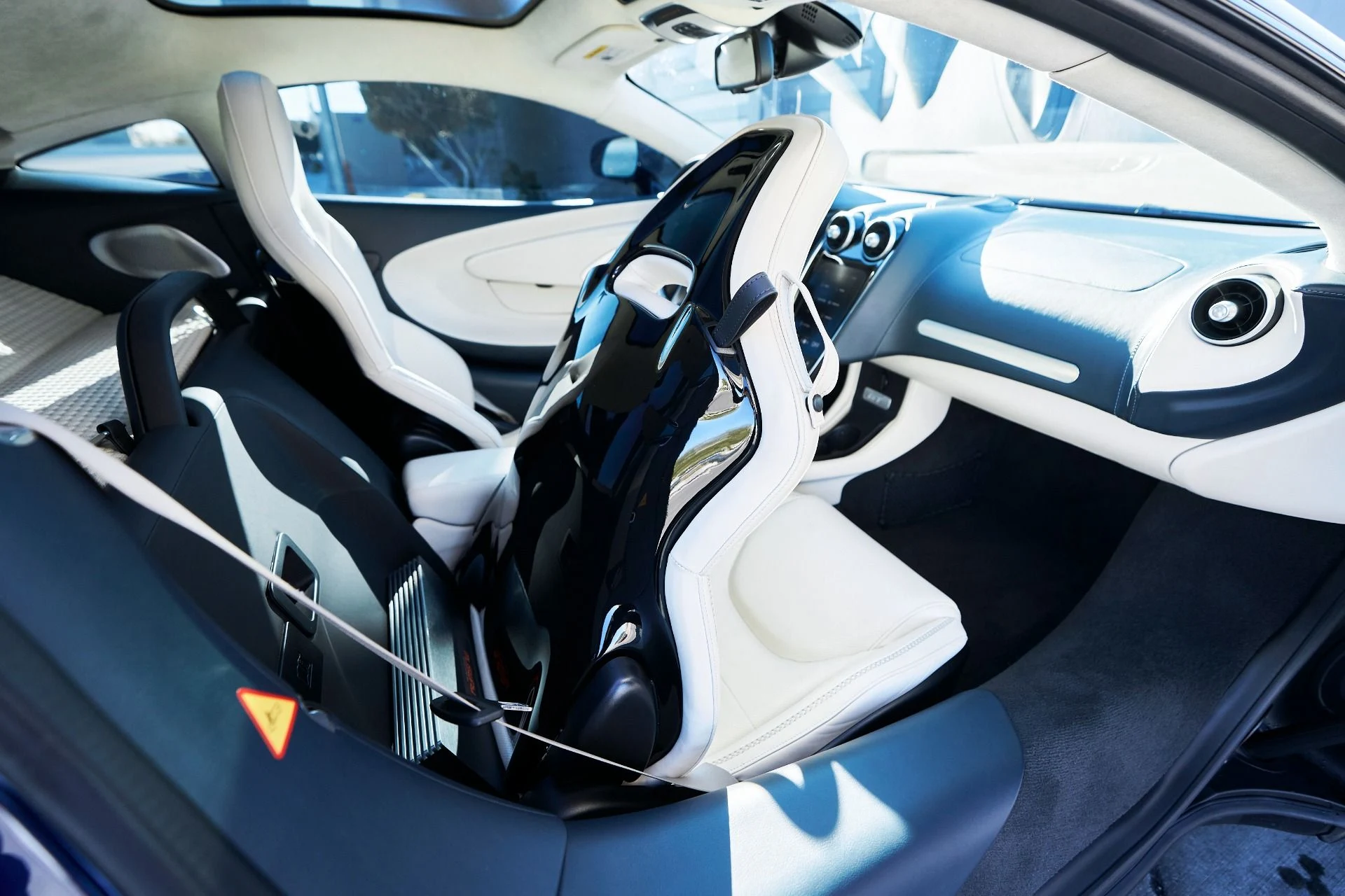 mph041_929616326_Used_2022_Mc_Laren_GT_Base_1765245112_d8c48b1642