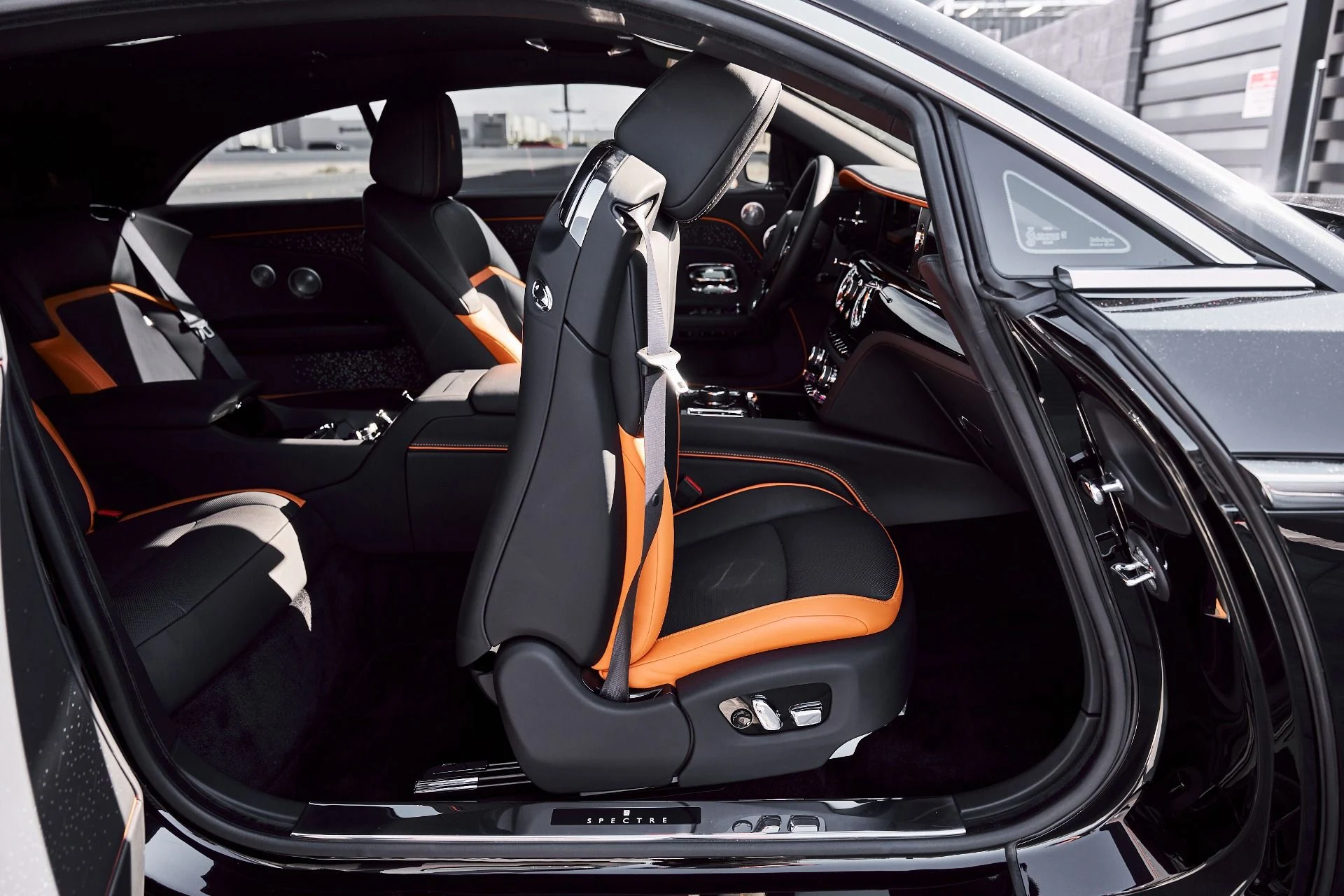 mph041_931061553_Used_2025_Rolls_Royce_Spectre_Base_1775246543_ee30a6259b