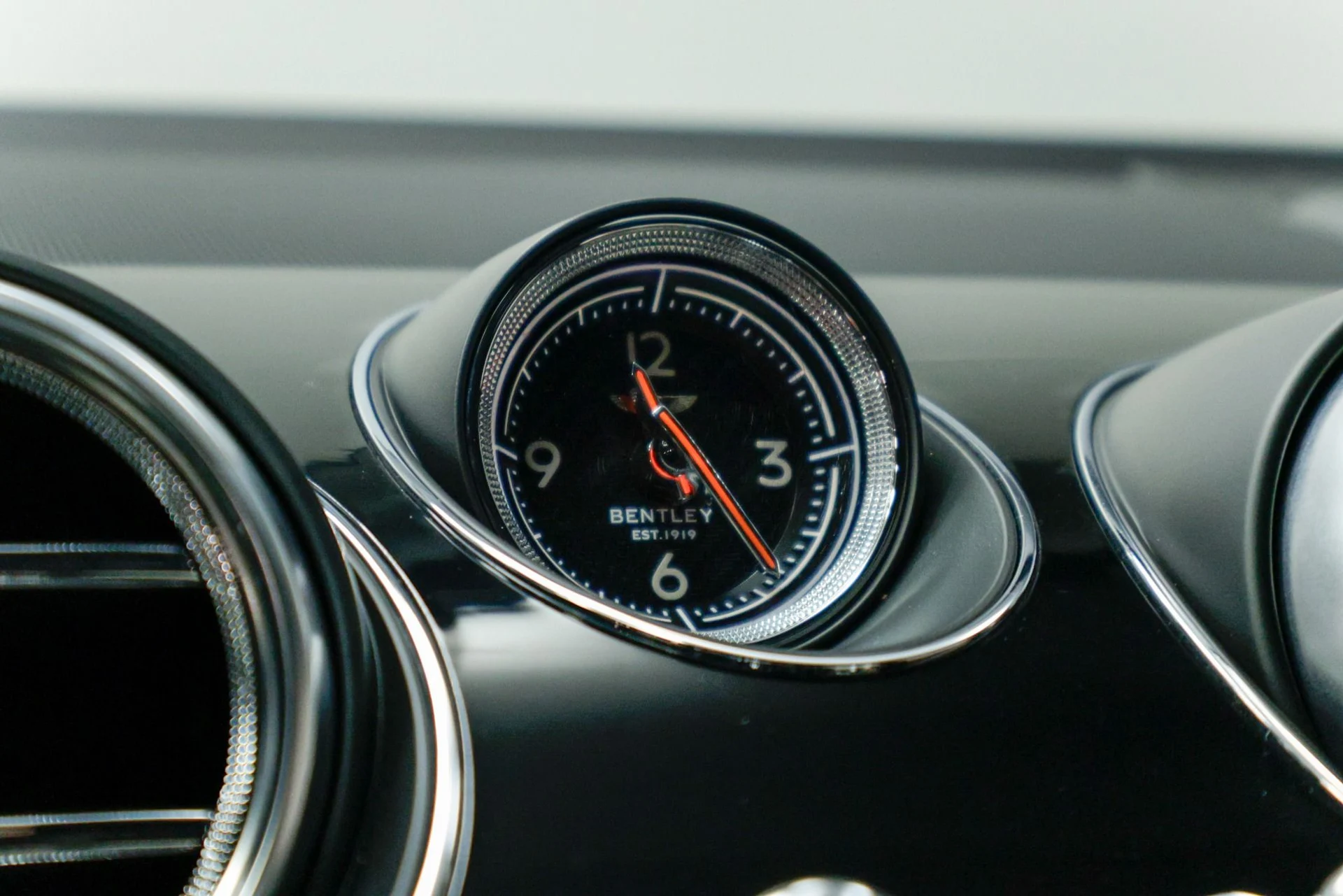 mph041_936942379_Used_2020_Bentley_Bentayga_V8_1760480790_059567ced0