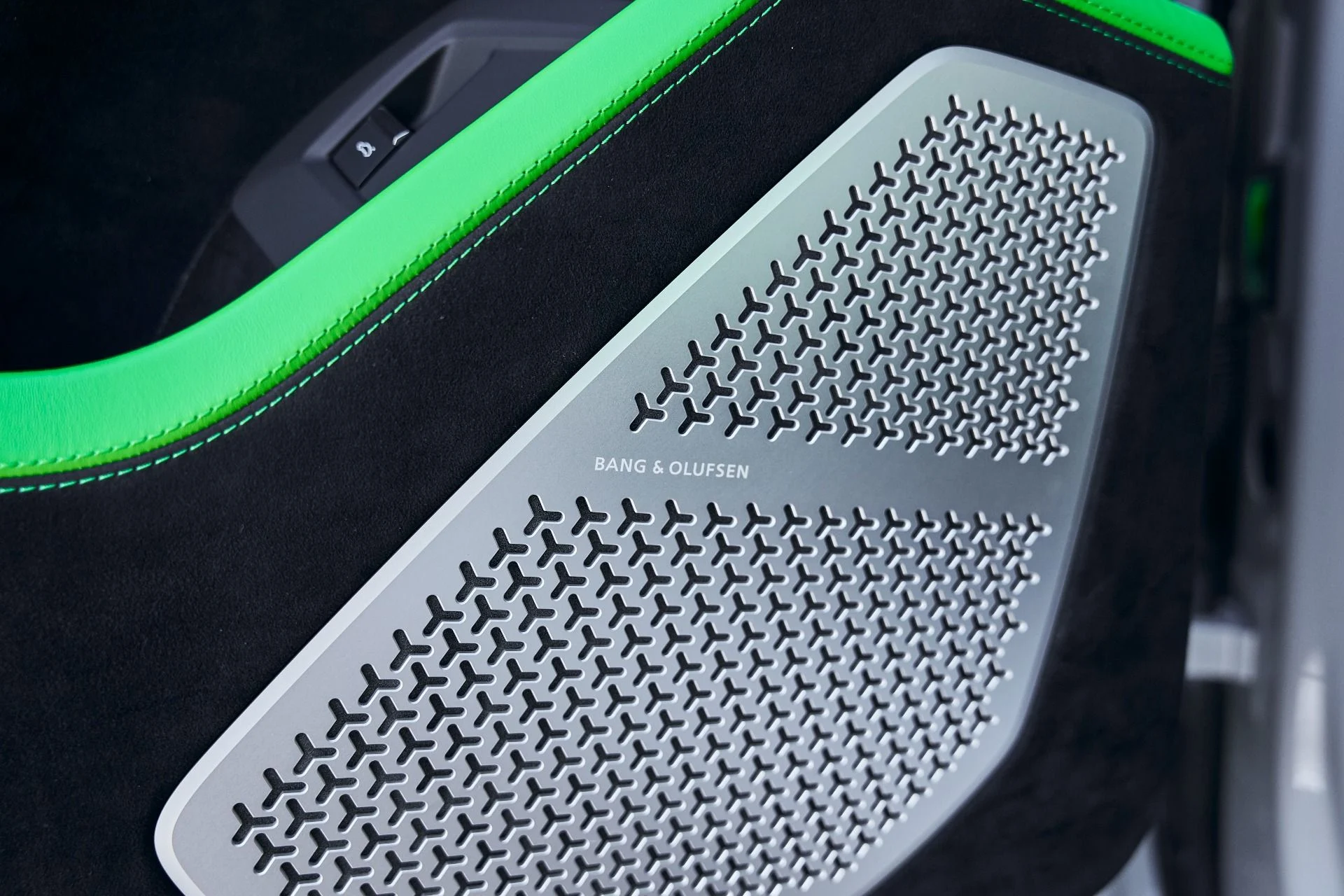 mph041_947887831_Used_2024_Lamborghini_Urus_Performante_1772849096_173810a729