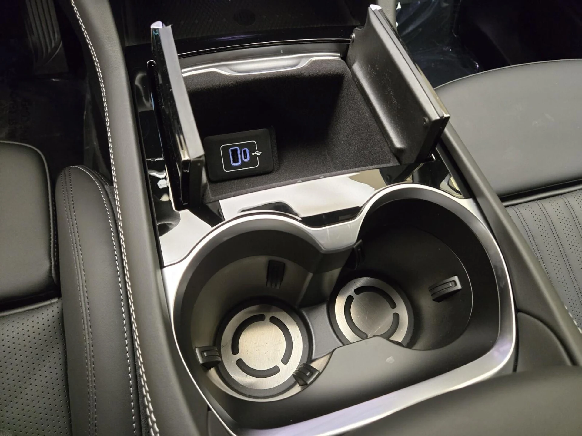 mph041_949115063_Used_2025_Maserati_Grecale_Folgore_1765004000_b709e757ac