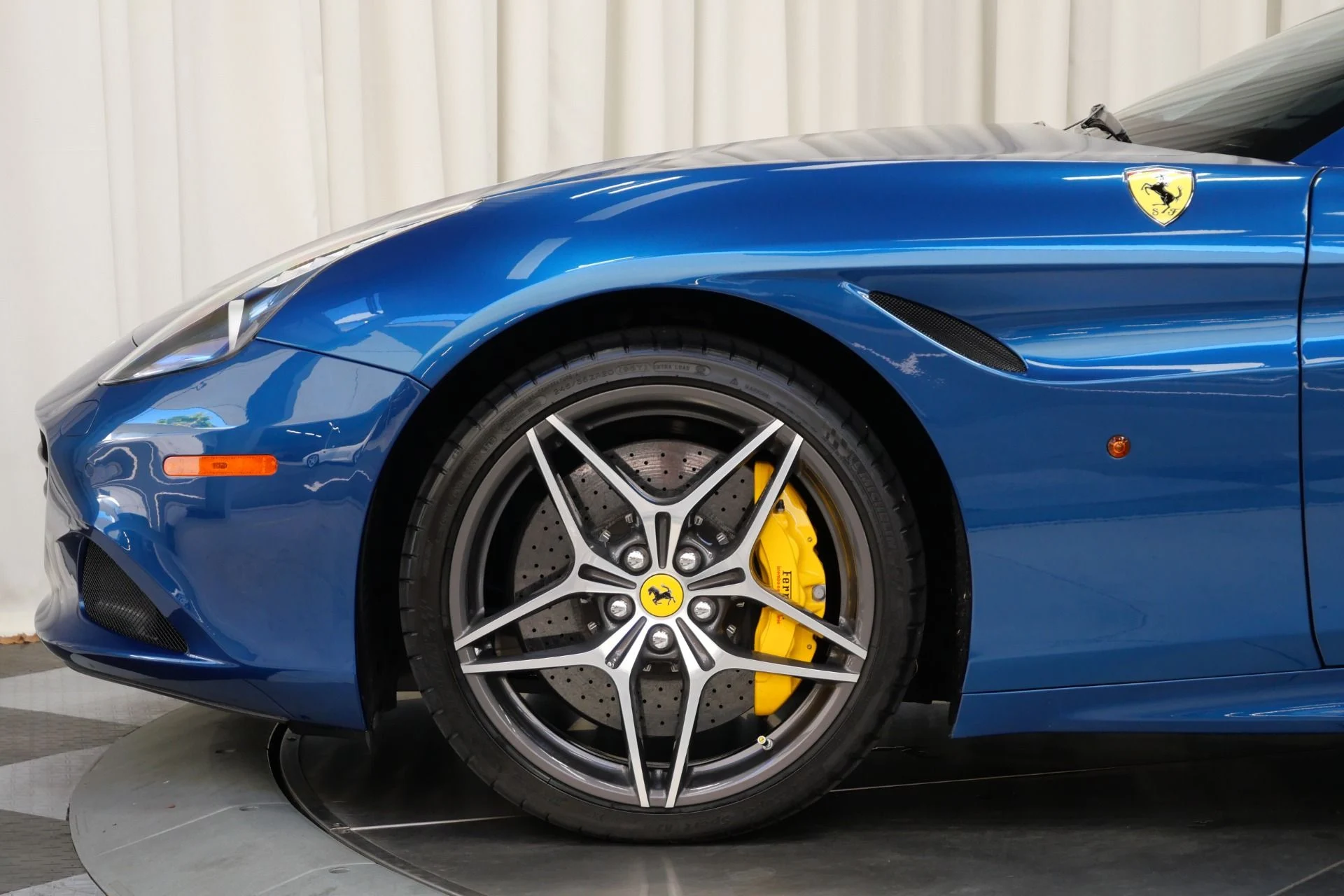mph041_95478370_Used_2017_Ferrari_California_T_1759252098_fc7c7daa34