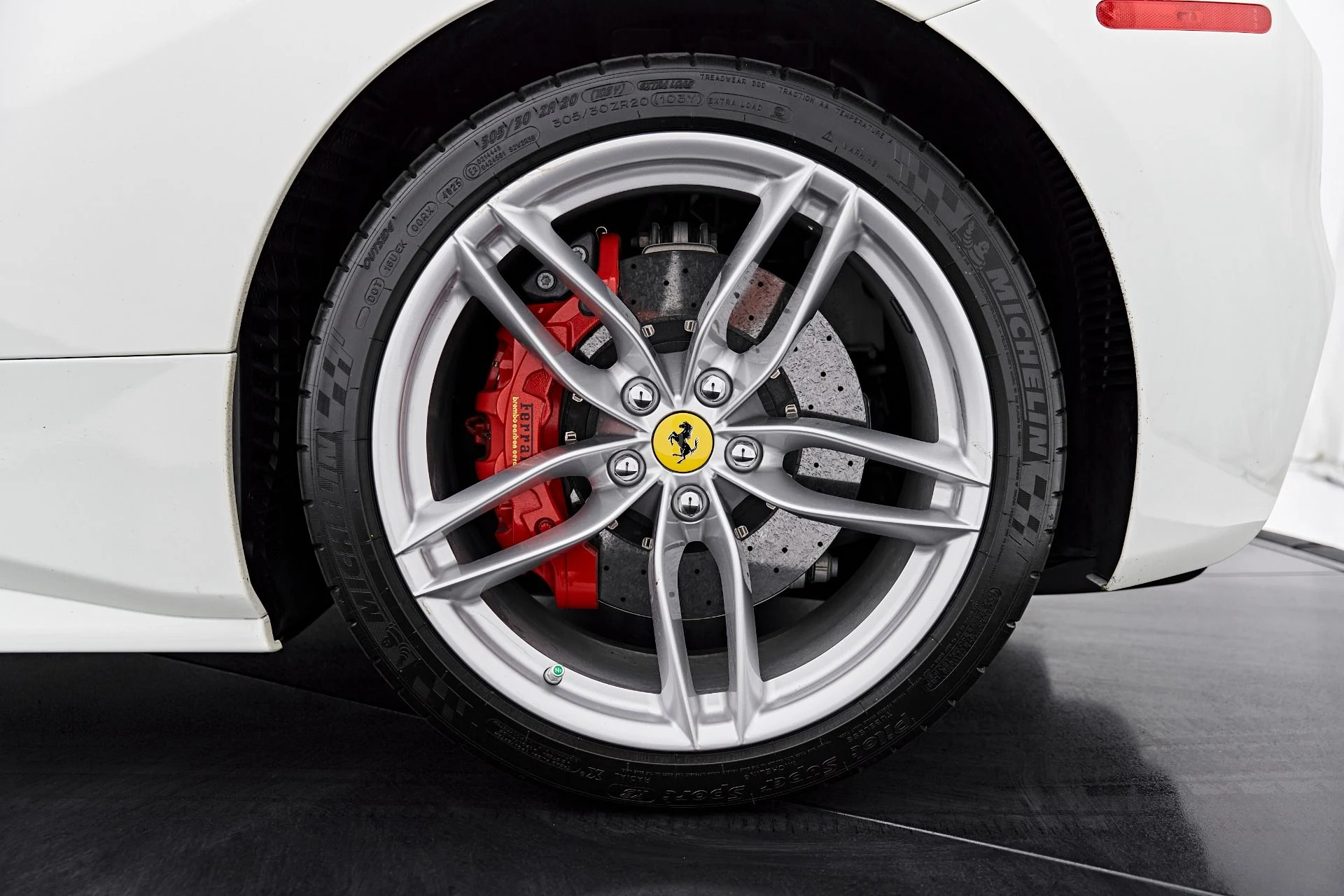mph041_977324184_Used_2018_Ferrari_488_Spider_Base_1787888219_6589eac402