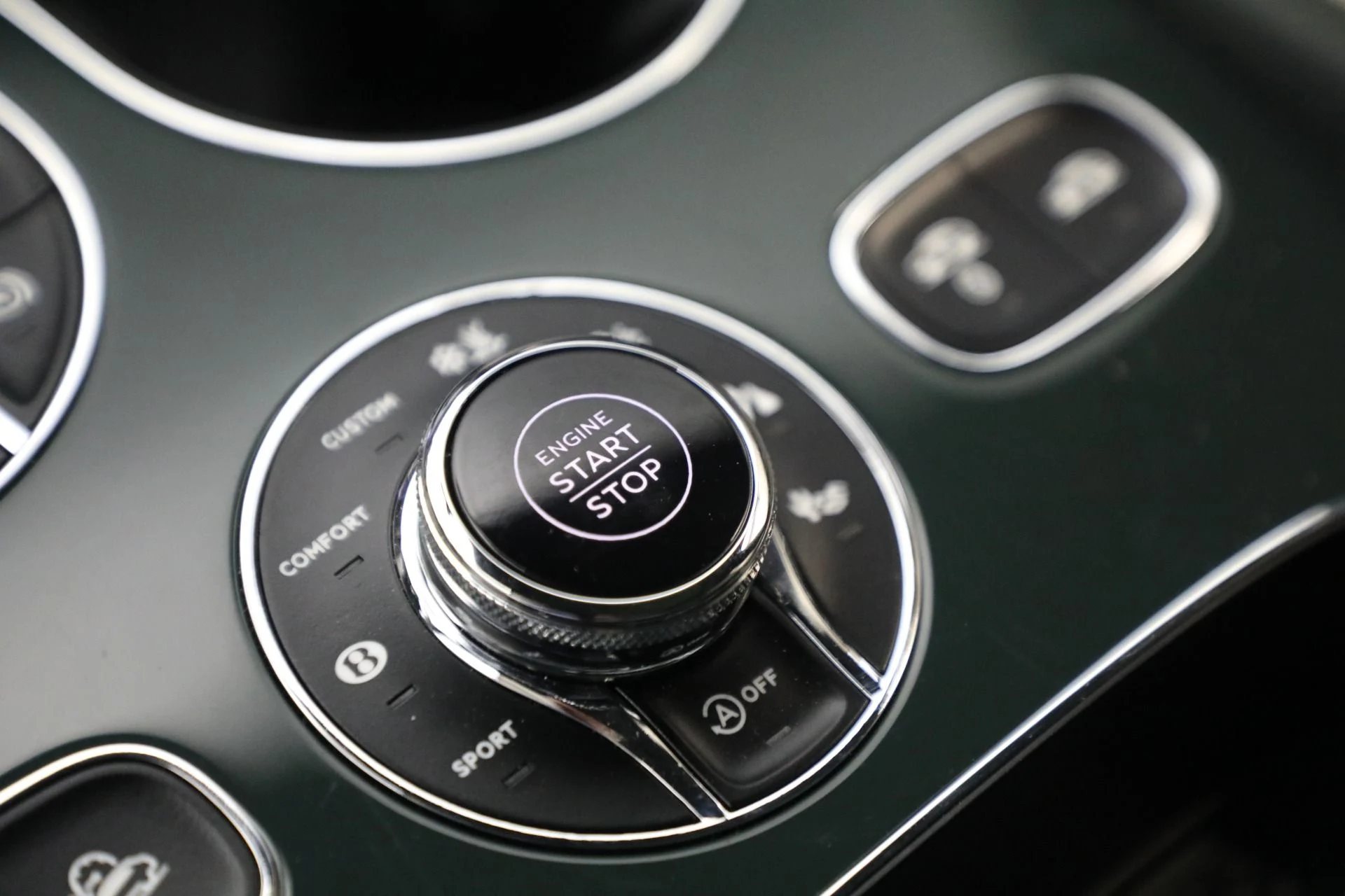 mph041_978326895_New_2023_Bentley_Bentayga_V8_a071efa00a