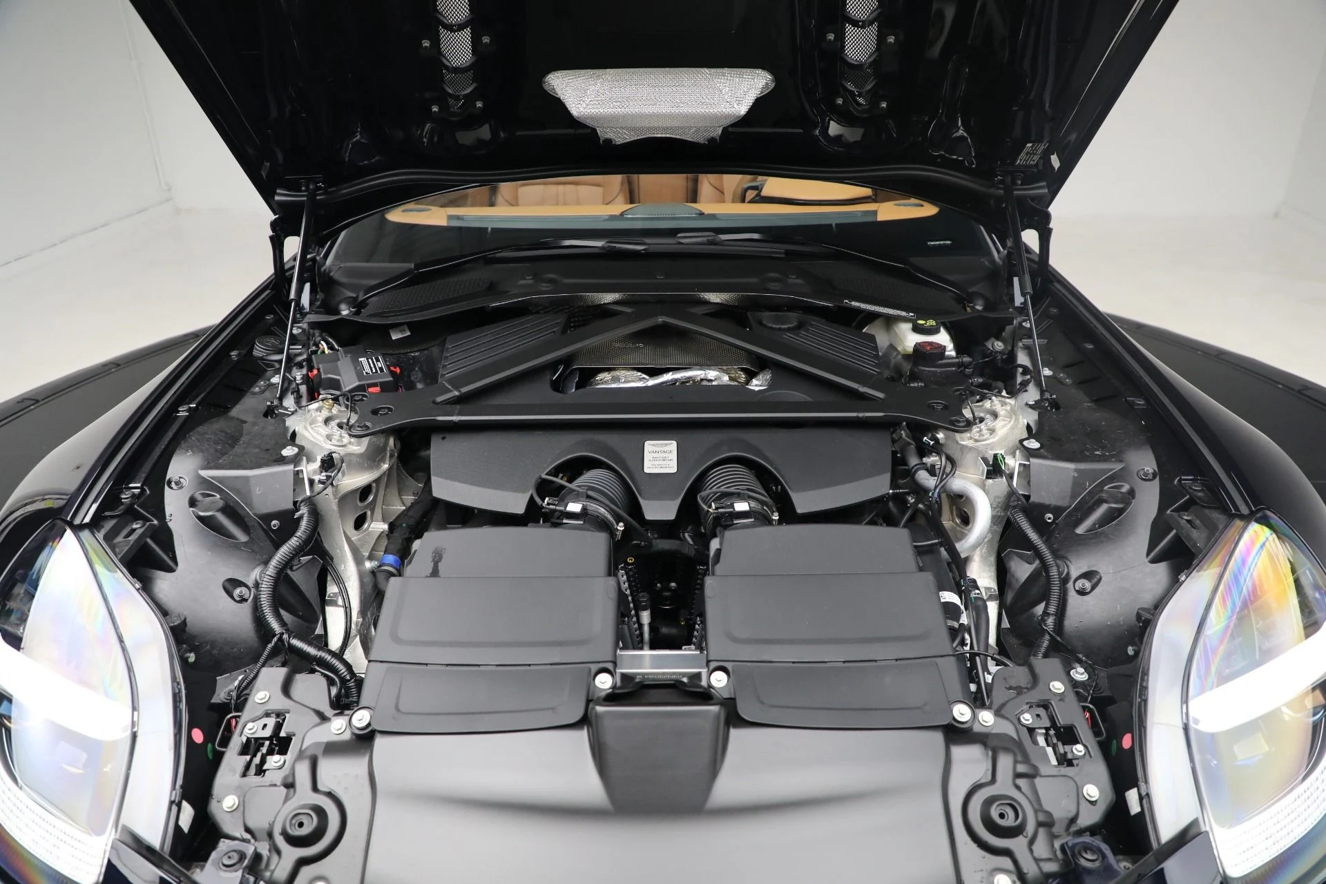 mph041_98020835_New_2026_Aston_Martin_Vantage_Roadster_1762206622_f9d7fa35a4