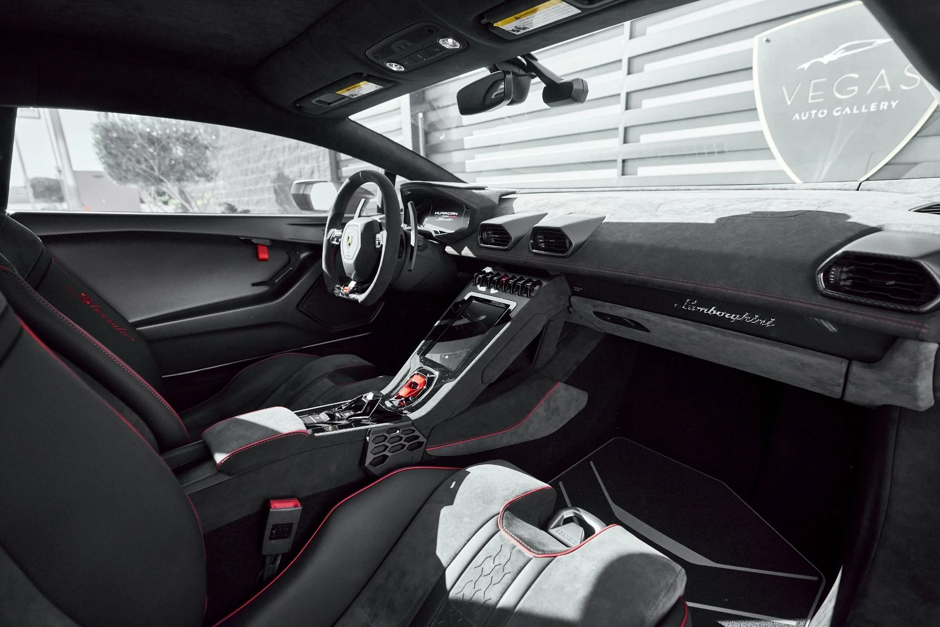 mph041_993235348_Used_2023_Lamborghini_Huracan_Base_1764123605_f0d02e9394