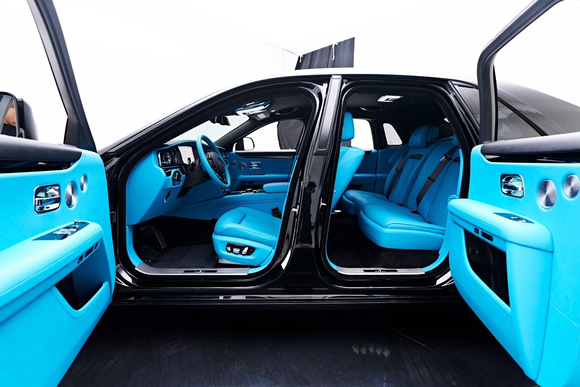 mph042_1015556816_Used_2024_Rolls_Royce_Ghost_Base_1755131984_d8fed2a0bd