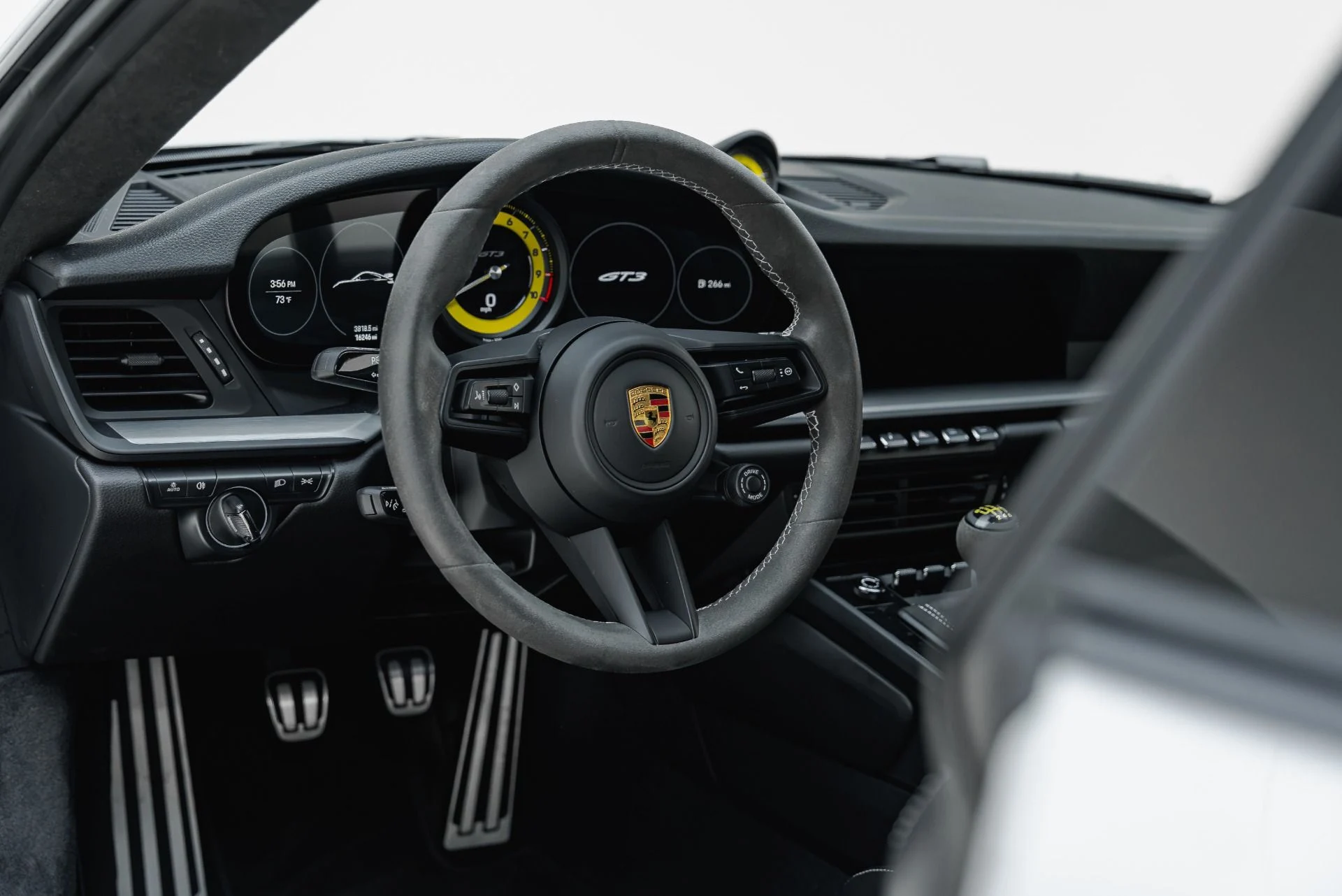 mph042_1034292900_Used_2022_Porsche_911_GT_3_1790720867_bf5d0db0e0
