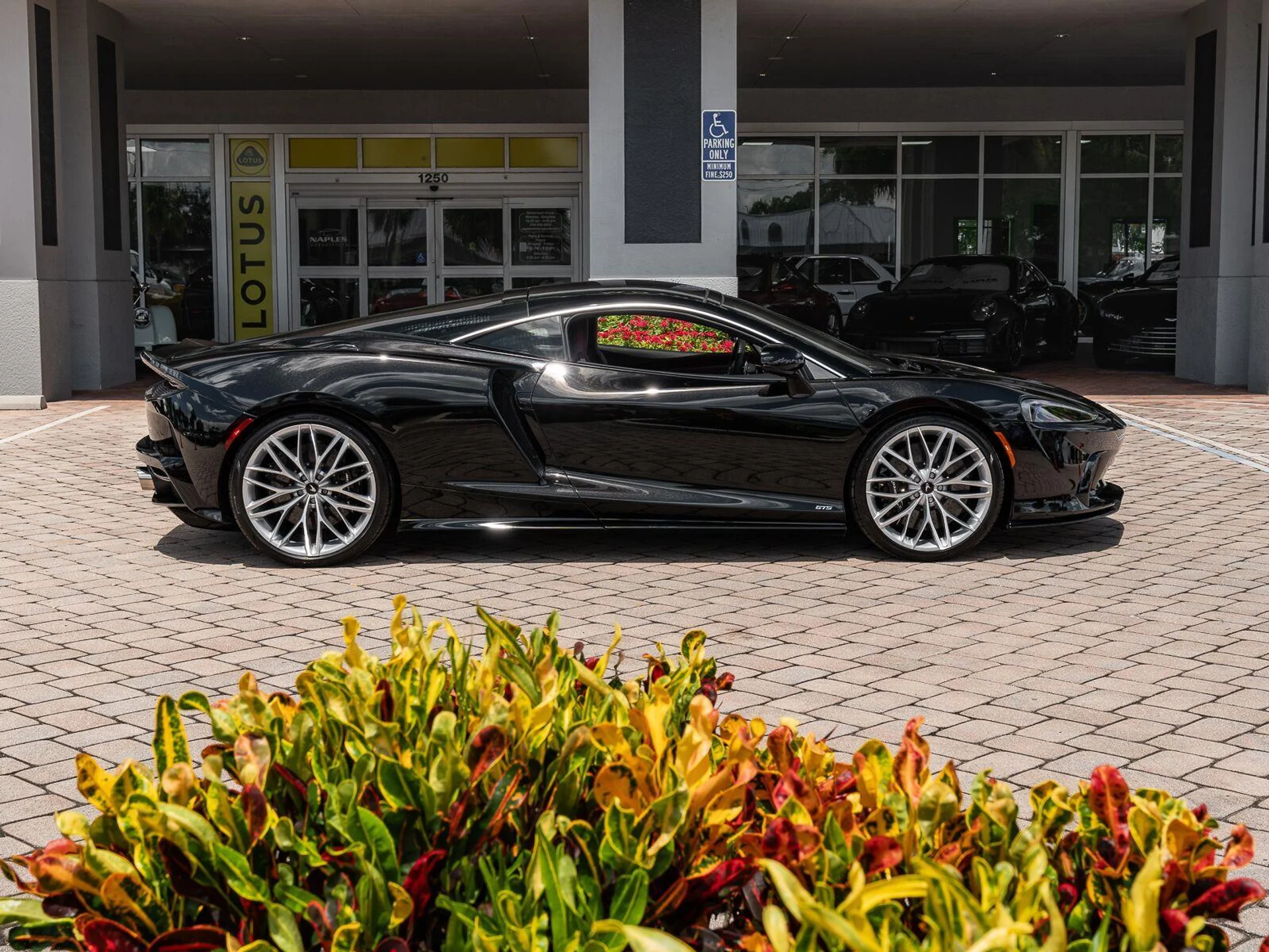 mph042_1065332348_Used_2025_Mc_Laren_GTS_Performance_1784923339_ea81fe1504