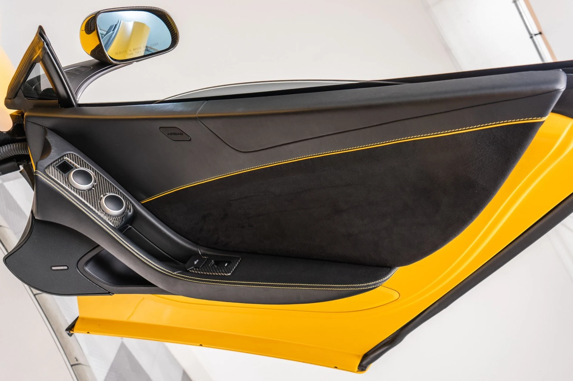 mph042_1067633142_Used_2015_Mc_Laren_650_S_Spyder_1790194559_72af303411