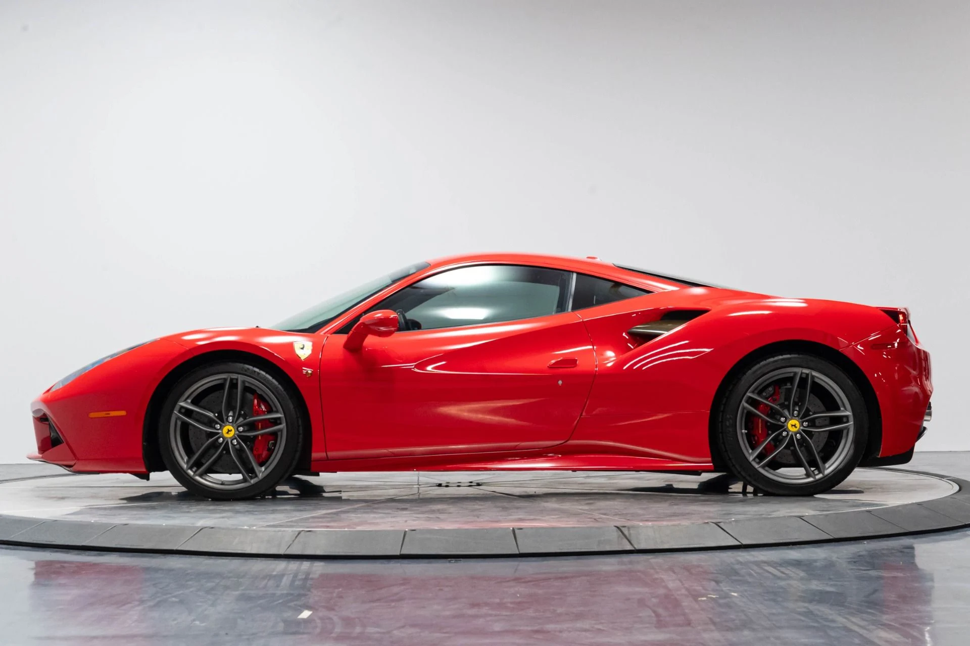 mph042_1071713034_Used_2018_Ferrari_488_GTB_1785189078_91c3602f31