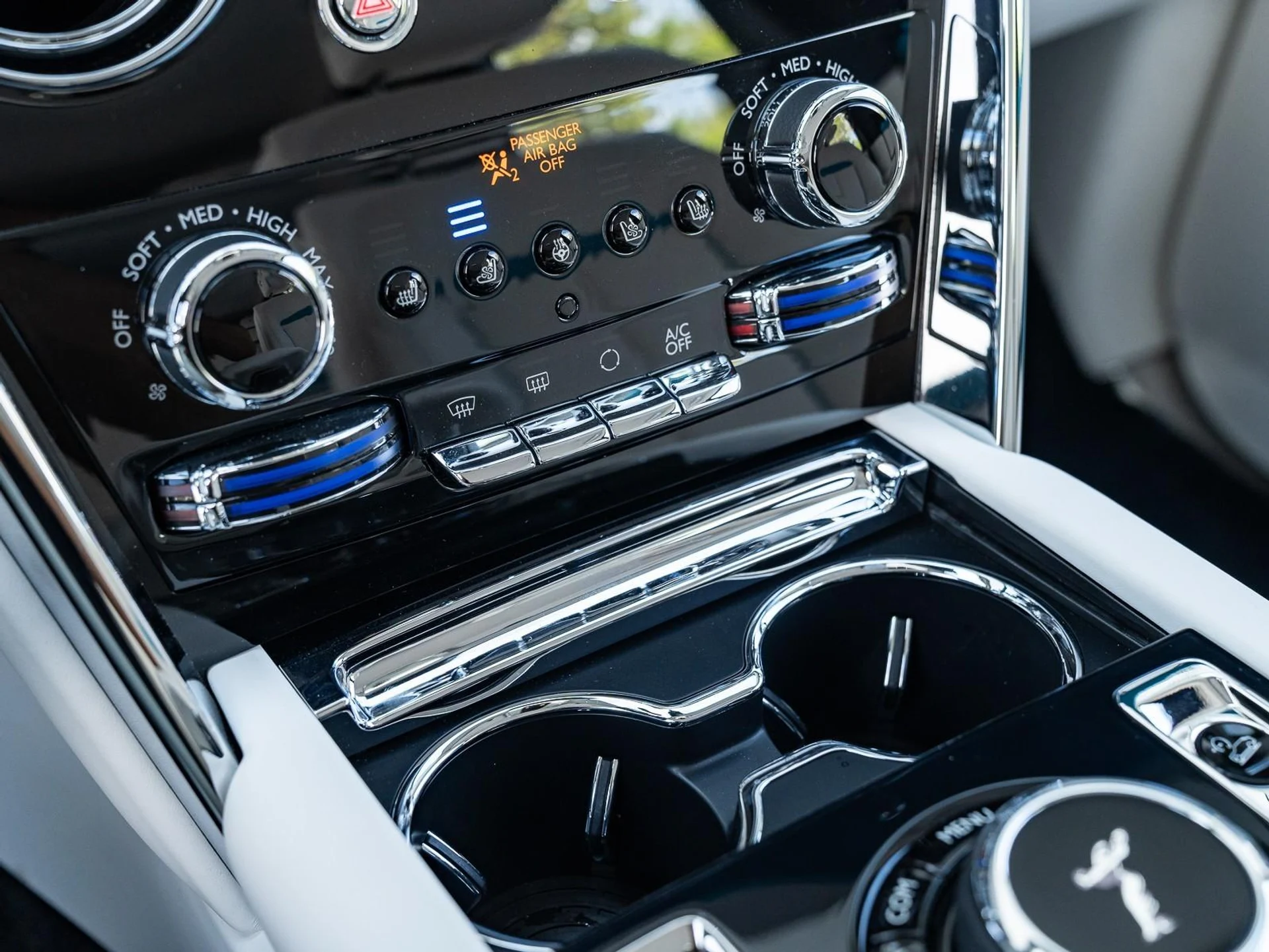 mph042_1076813100_Used_2023_Rolls_Royce_Cullinan_1761685695_e42b12e544