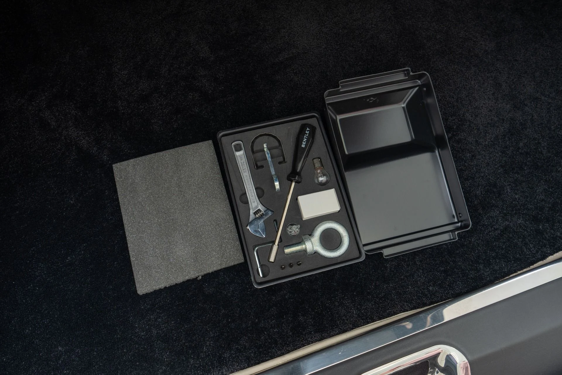 mph042_109716287_Used_2009_Bentley_Azure_1776719869_211ceda8f8