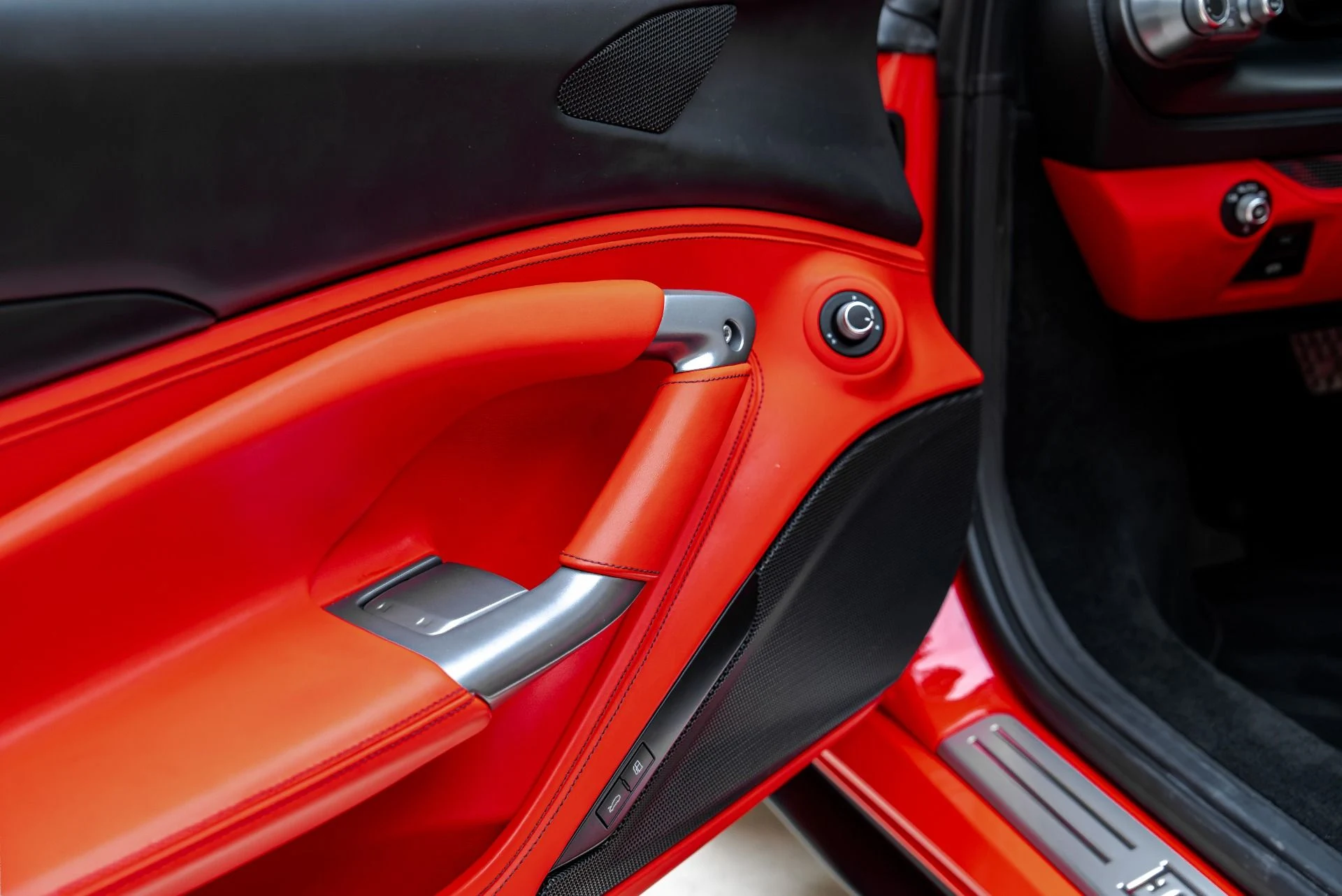 mph042_1110260568_Used_2022_Ferrari_F8_Spider_1788281684_6dc67df80e
