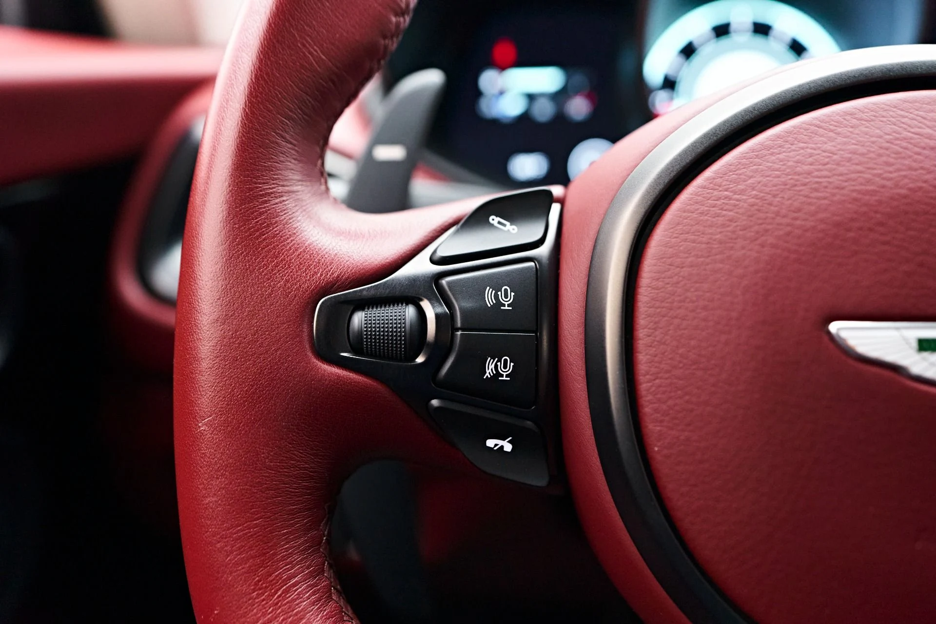 mph042_1149275409_Used_2021_Aston_Martin_DBS_Superleggera_1720056677_cf7fe51249