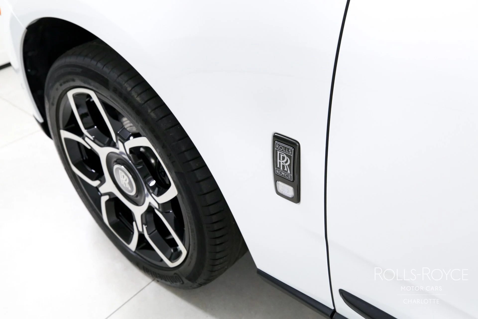 mph042_1157461766_Used_2024_Rolls_Royce_Black_Badge_Cullinan_1747256155_0c0807623e