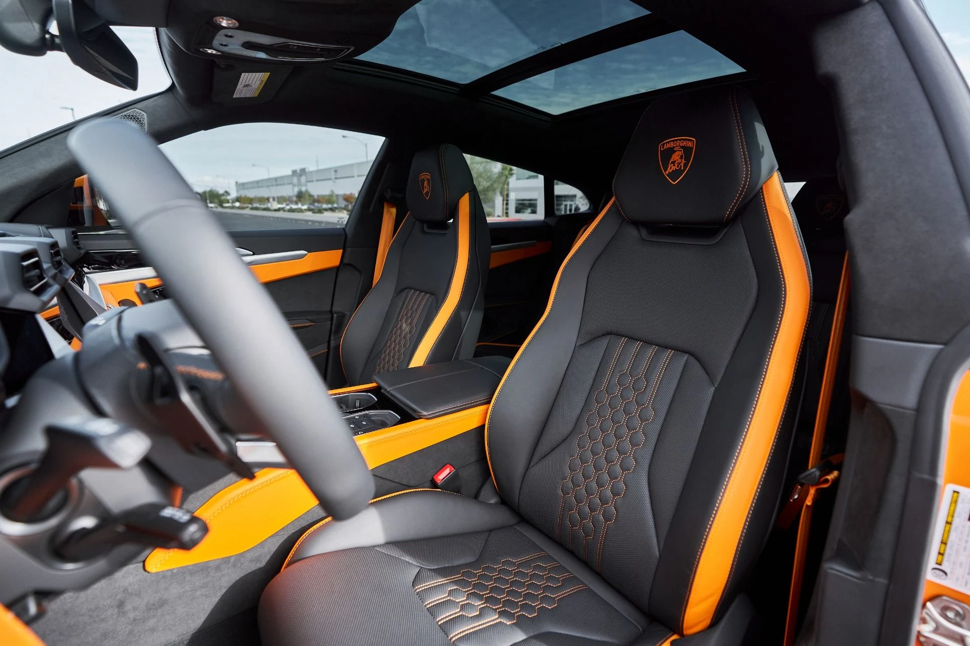 mph042_1165733086_Used_2025_Lamborghini_Urus_SE_1763677046_1b60cbd554