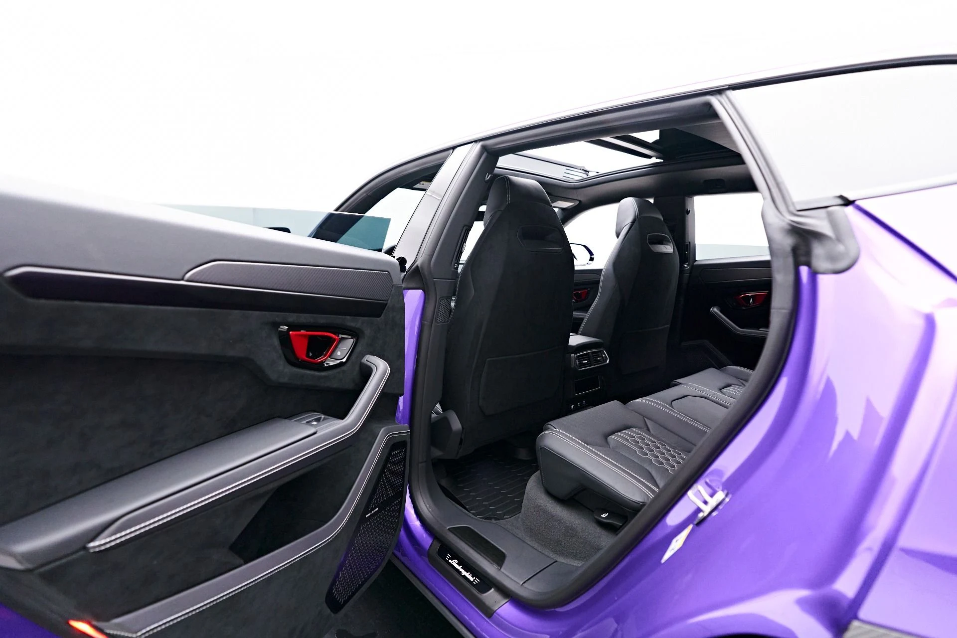 mph042_1186293612_Used_2023_Lamborghini_Urus_1705445920_208c962106