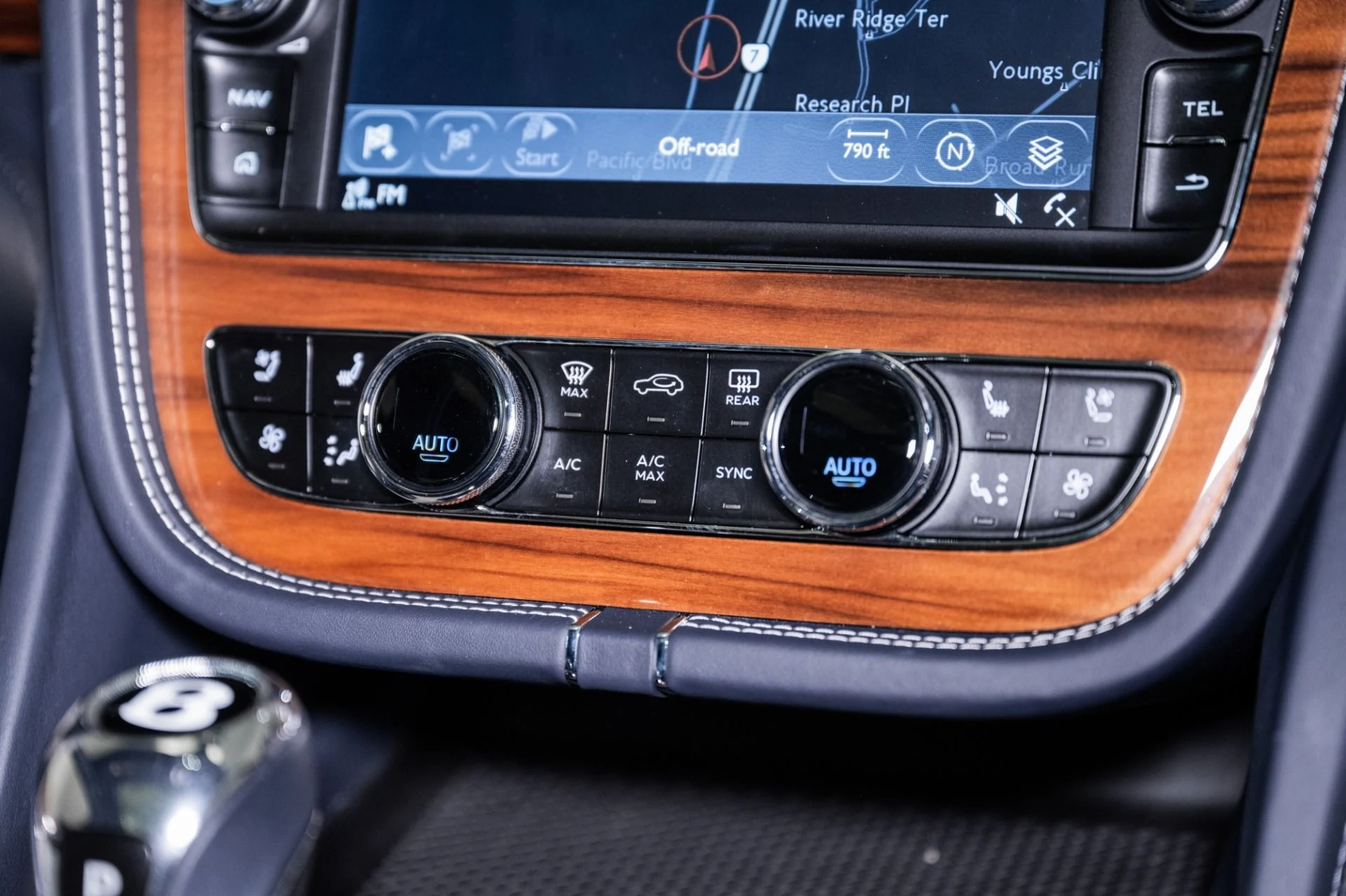 mph042_1195801362_Used_2019_Bentley_Bentayga_V8_1759420865_7c903d1e9a
