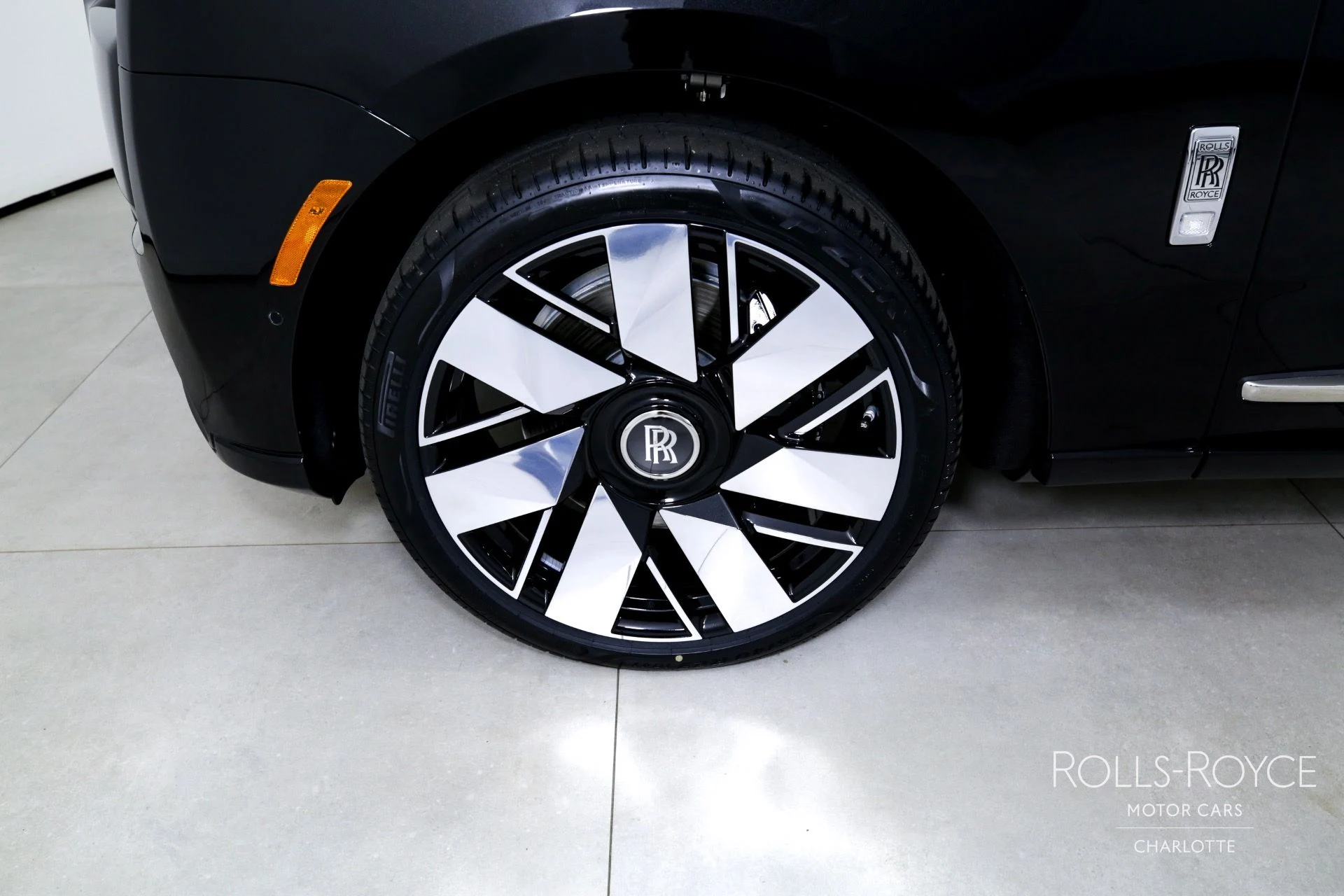 mph042_1205997555_Used_2025_Rolls_Royce_Cullinan_1746196138_f7c24113da