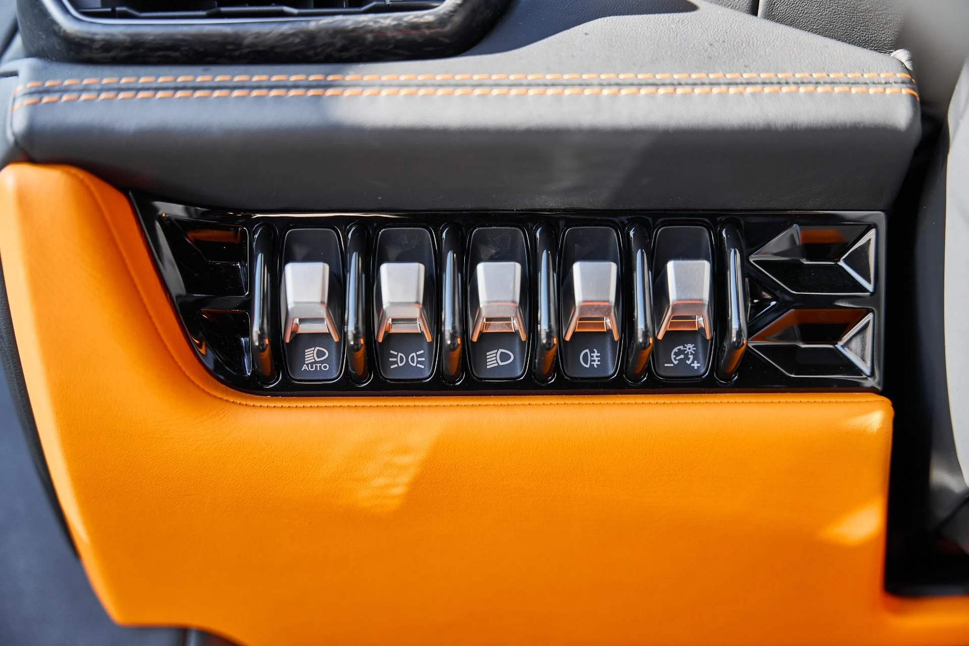 mph042_1212982439_Used_2020_Lamborghini_Huracan_EVO_Base_1766024359_cab372d9dd