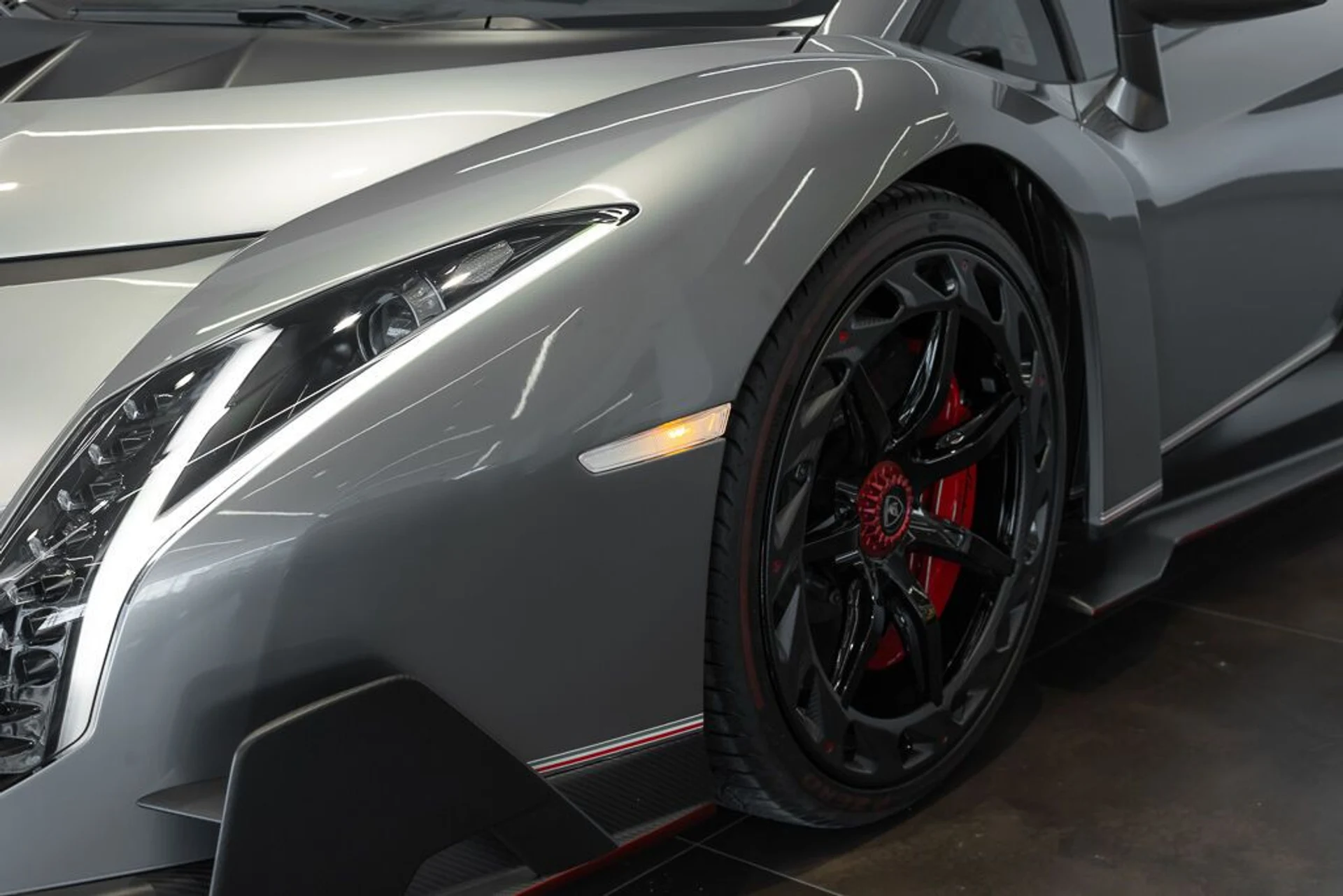 mph042_1214886395_lamborghini_veneno_2014_jpg_v_1779988126_fd77d0bec7