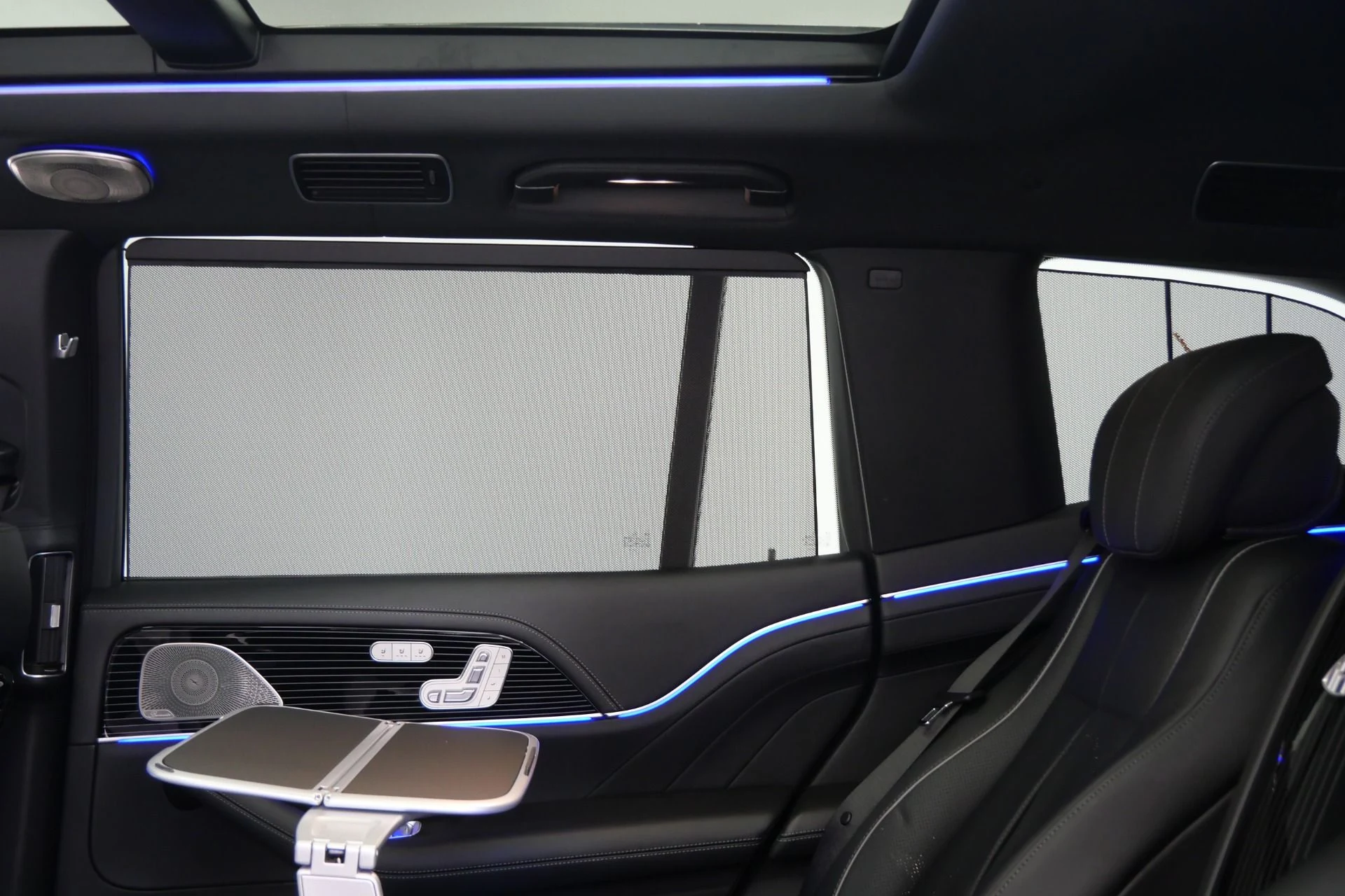 mph042_1216854736_Used_2023_Mercedes_Benz_Maybach_GLS_600_4_MATIC_4_Seat_Configuration_Rear_Refrigerator_1787325899_e2597c50b0