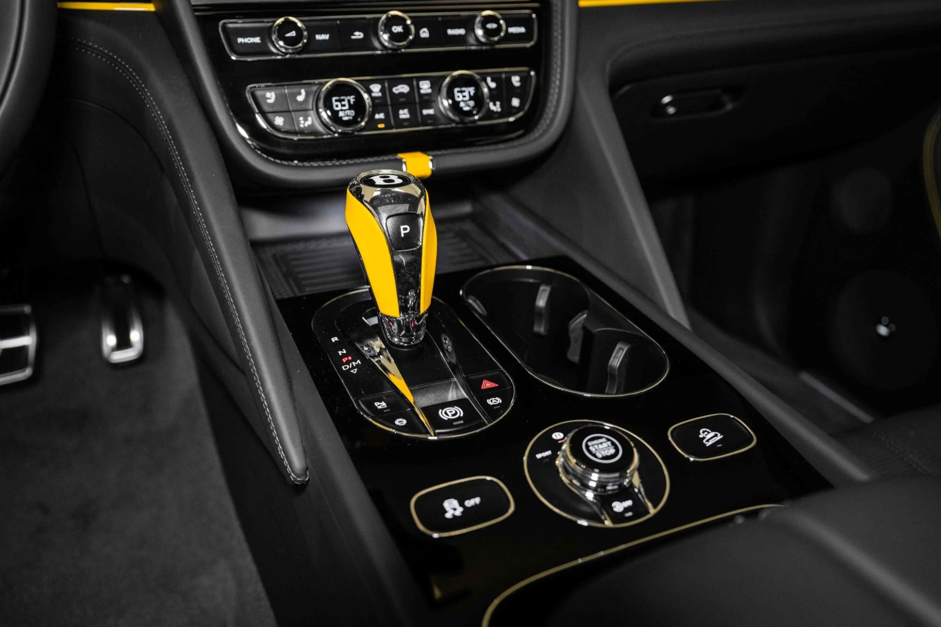 mph042_1217642432_Used_2024_Bentley_Bentayga_Azure_V8_1758720540_07115baafd