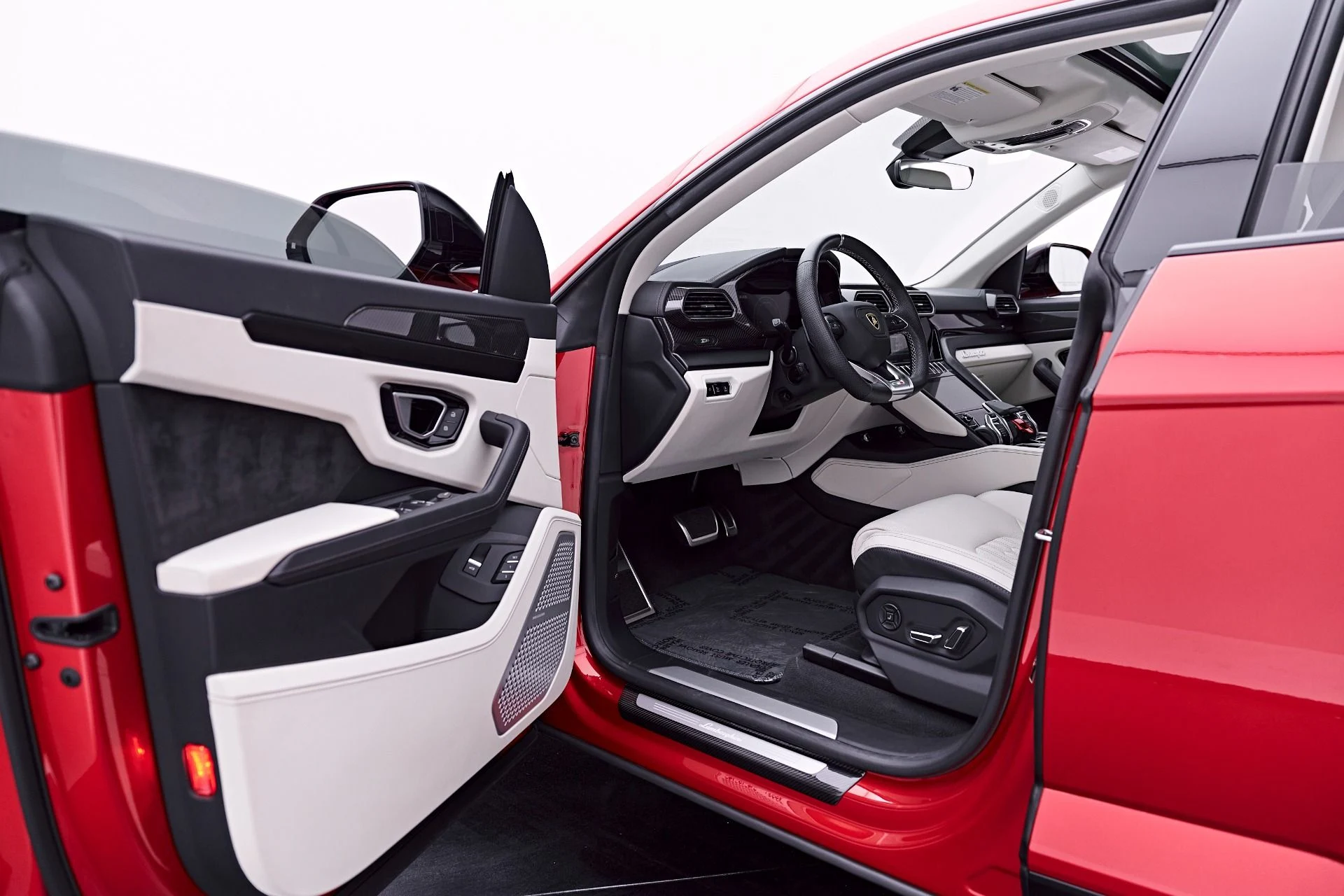 mph042_1248317181_Used_2023_Lamborghini_Urus_S_1781910666_49938b01d7