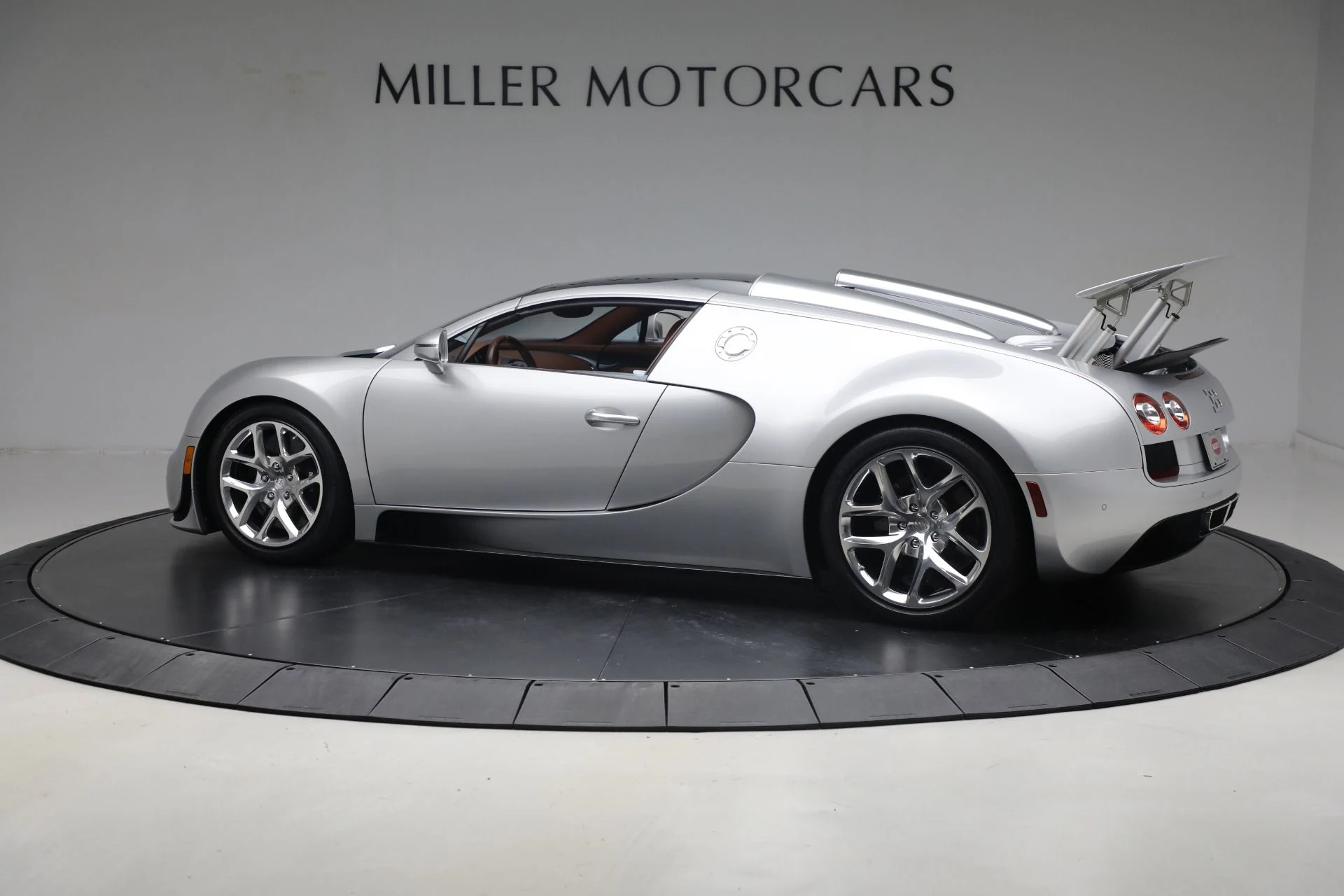 mph042_1263383328_Used_2015_Bugatti_Veyron_164_Grand_Sport_Vitesse_317fa1ba27
