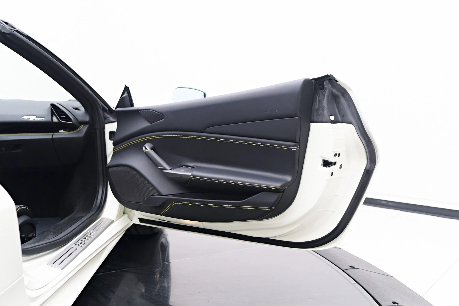 mph042_1289776412_Used_2019_Ferrari_488_Spider_Base_1748546084_bd9d75e4be