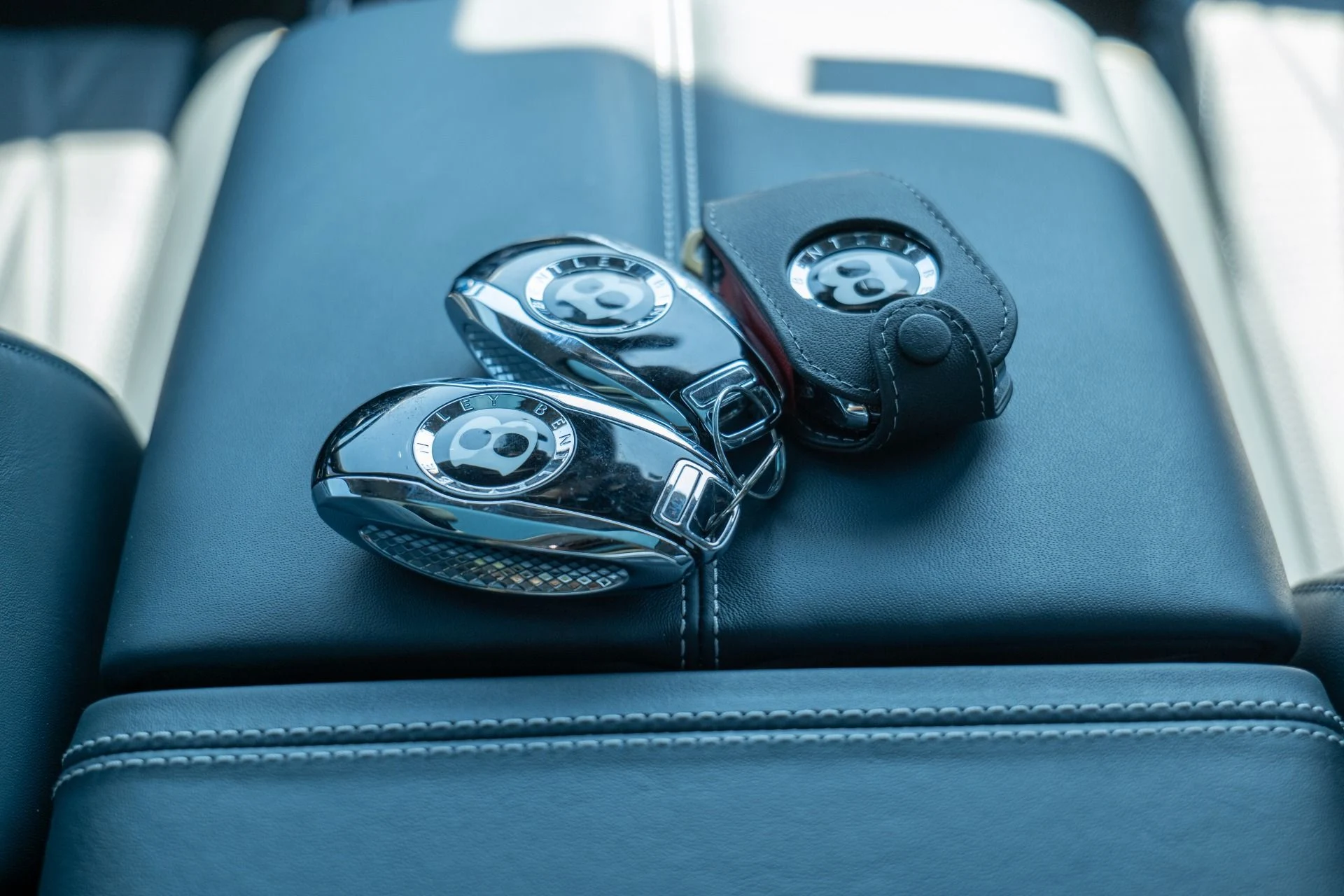 mph042_1301450925_Used_2022_Bentley_Flying_Spur_V8_1791935044_8a3f33976e
