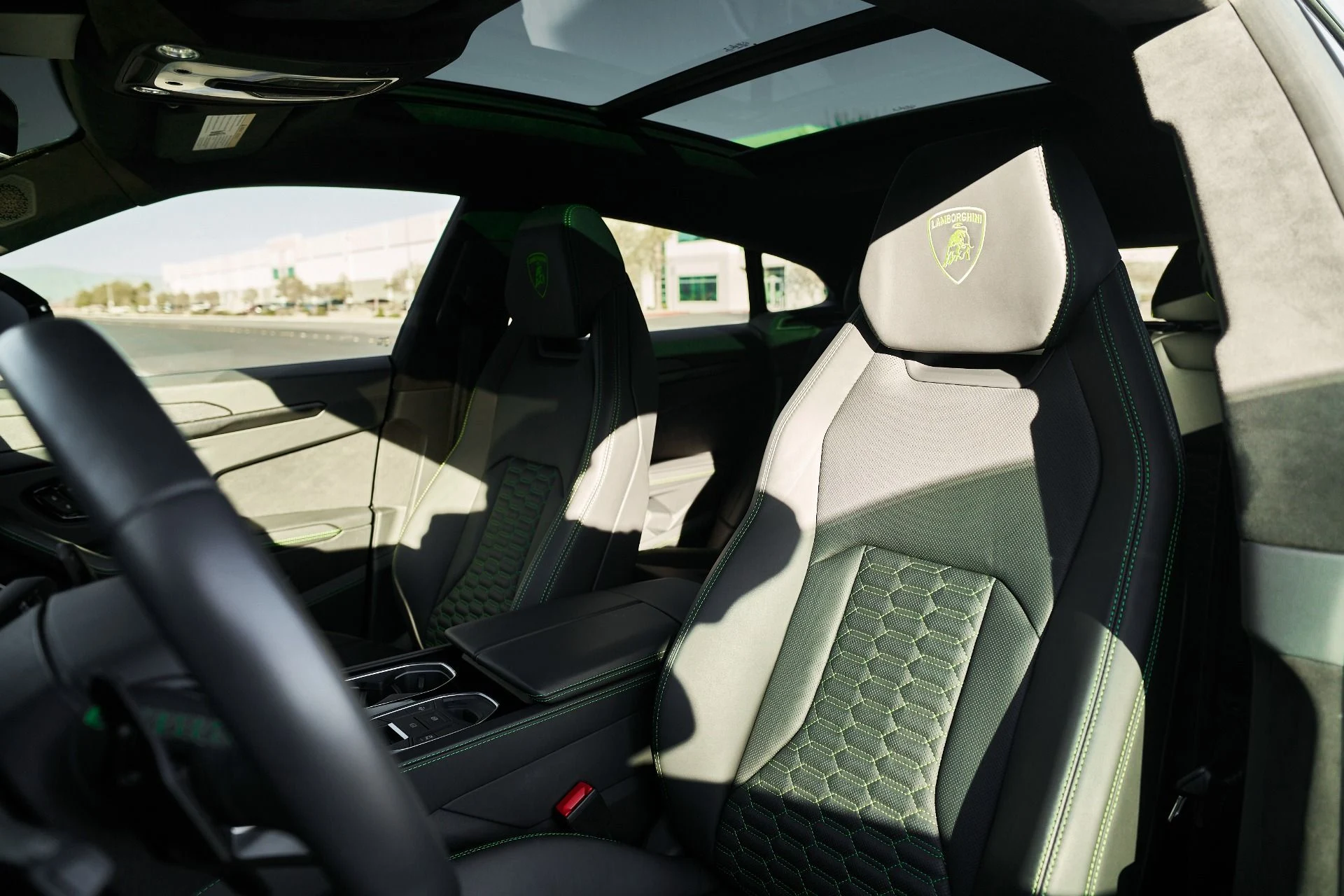 mph042_1308056507_Used_2021_Lamborghini_Urus_1765854517_7398b11611