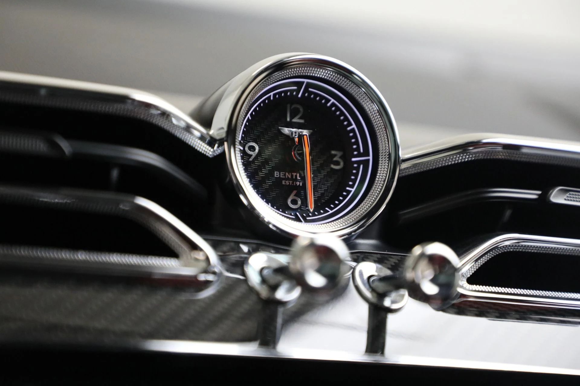 mph042_1315645092_New_2025_Bentley_Bentayga_V8_32de7457ab
