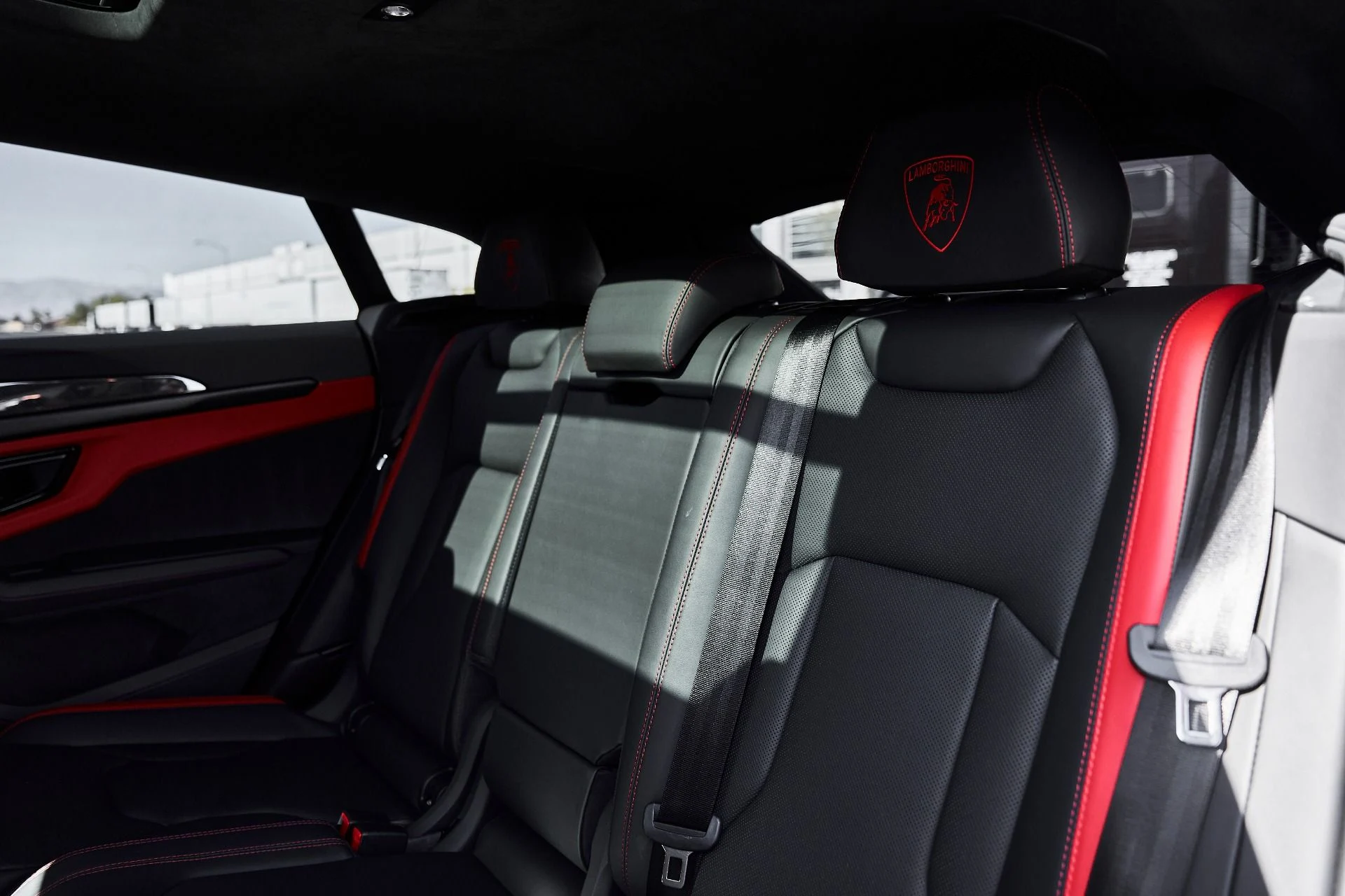 mph042_1323561283_Used_2025_Lamborghini_Urus_SE_1778289237_0c07a5c7e1