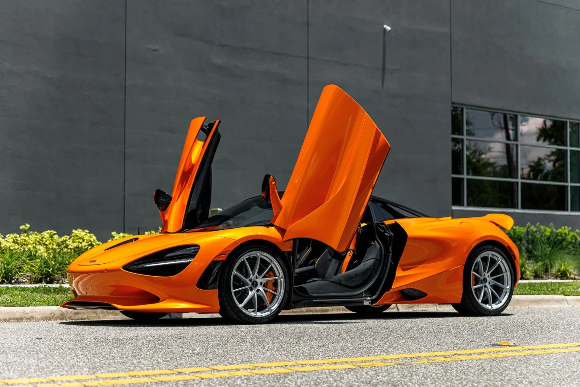 mph042_1323840865_Used_2024_Mc_Laren_750_S_Spider_f87144073a