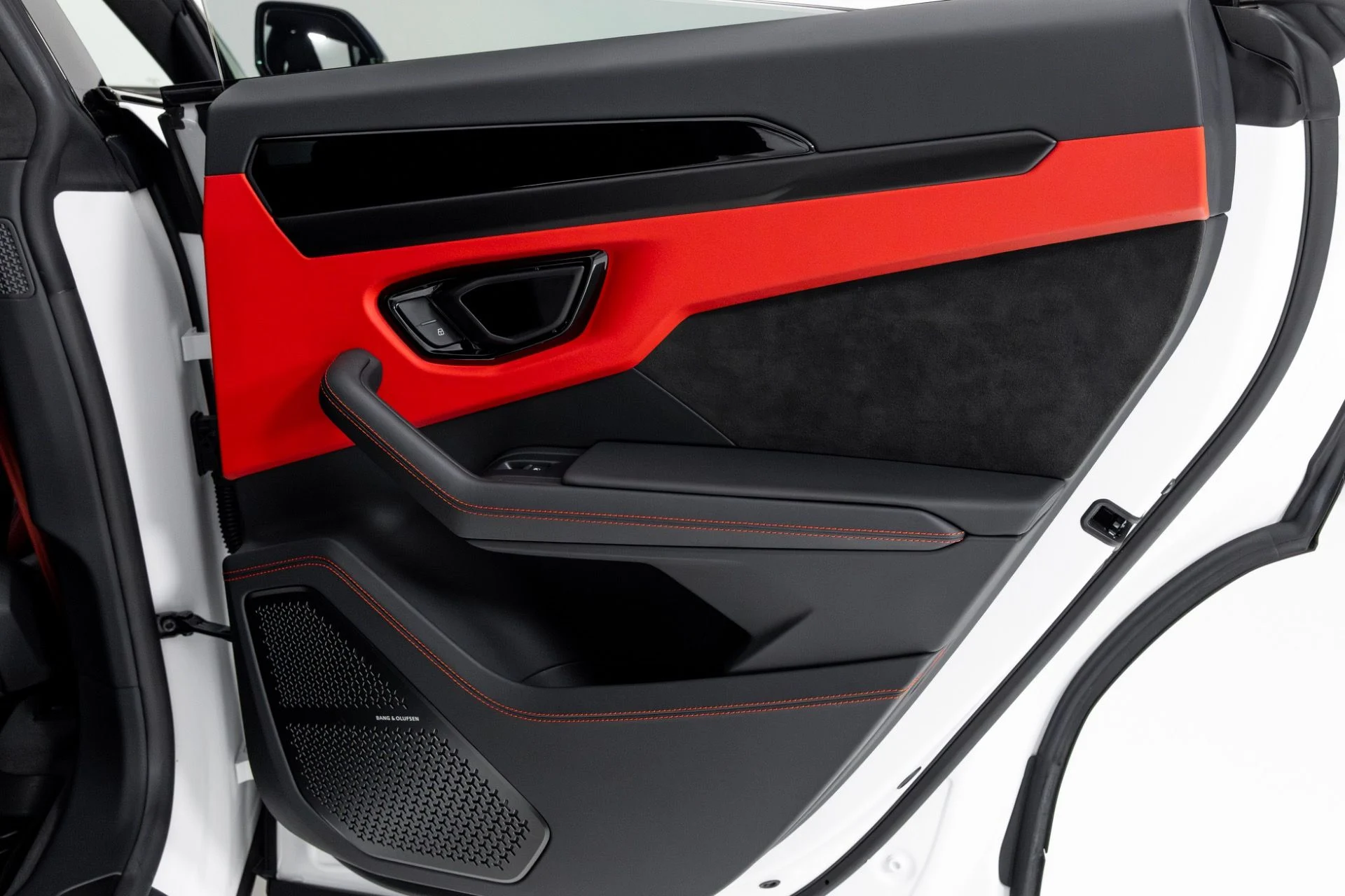 mph042_1335594005_Used_2024_Lamborghini_Urus_S_1765302059_84d72d7863