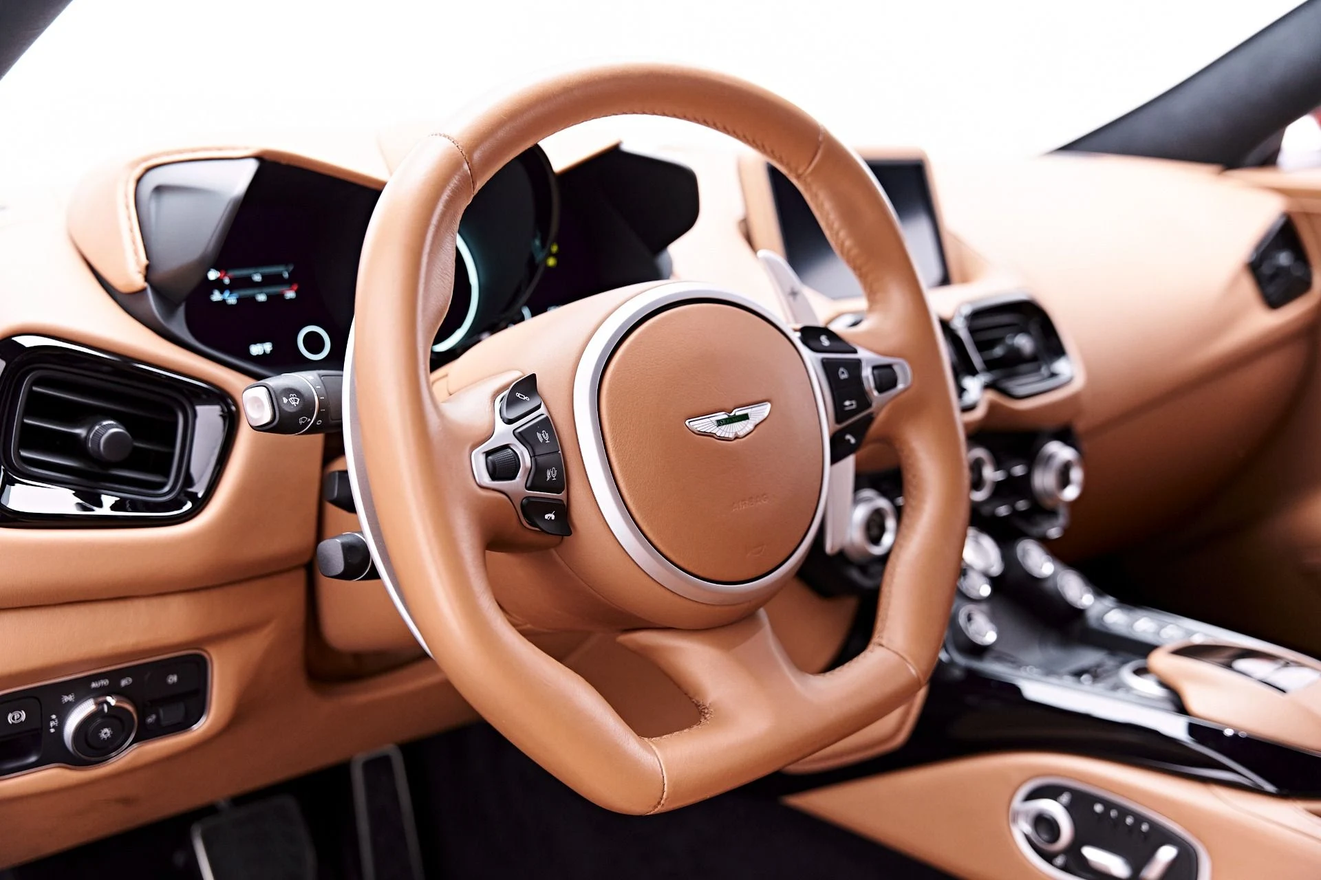 mph042_1371261321_Used_2020_Aston_Martin_Vantage_Base_1777504316_d86f277b82