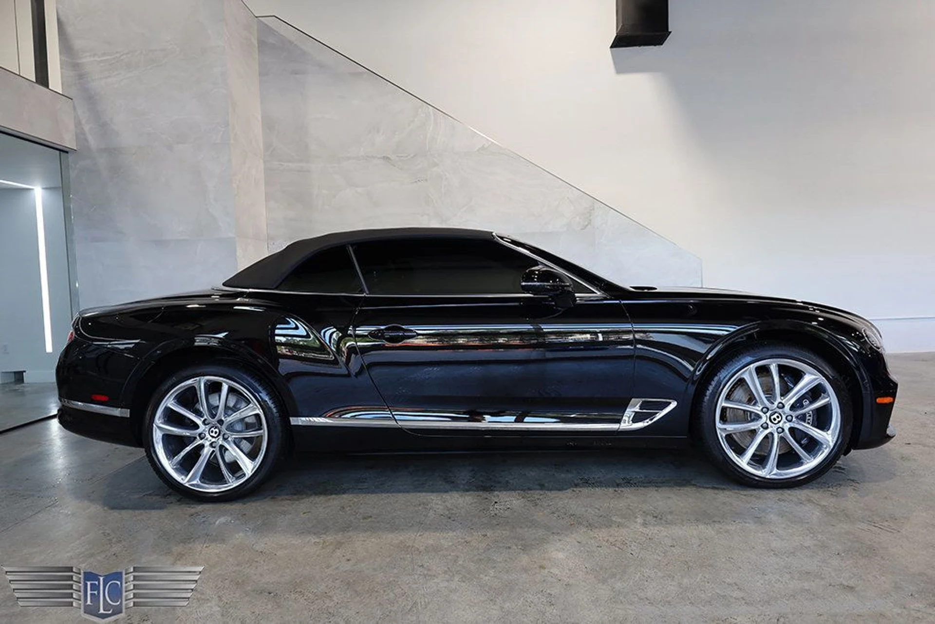 mph042_1373037983_used_2022_bentley_continental_gtcv8mullinerconvertible_9689_22970433_43_1024_ee9570acc3