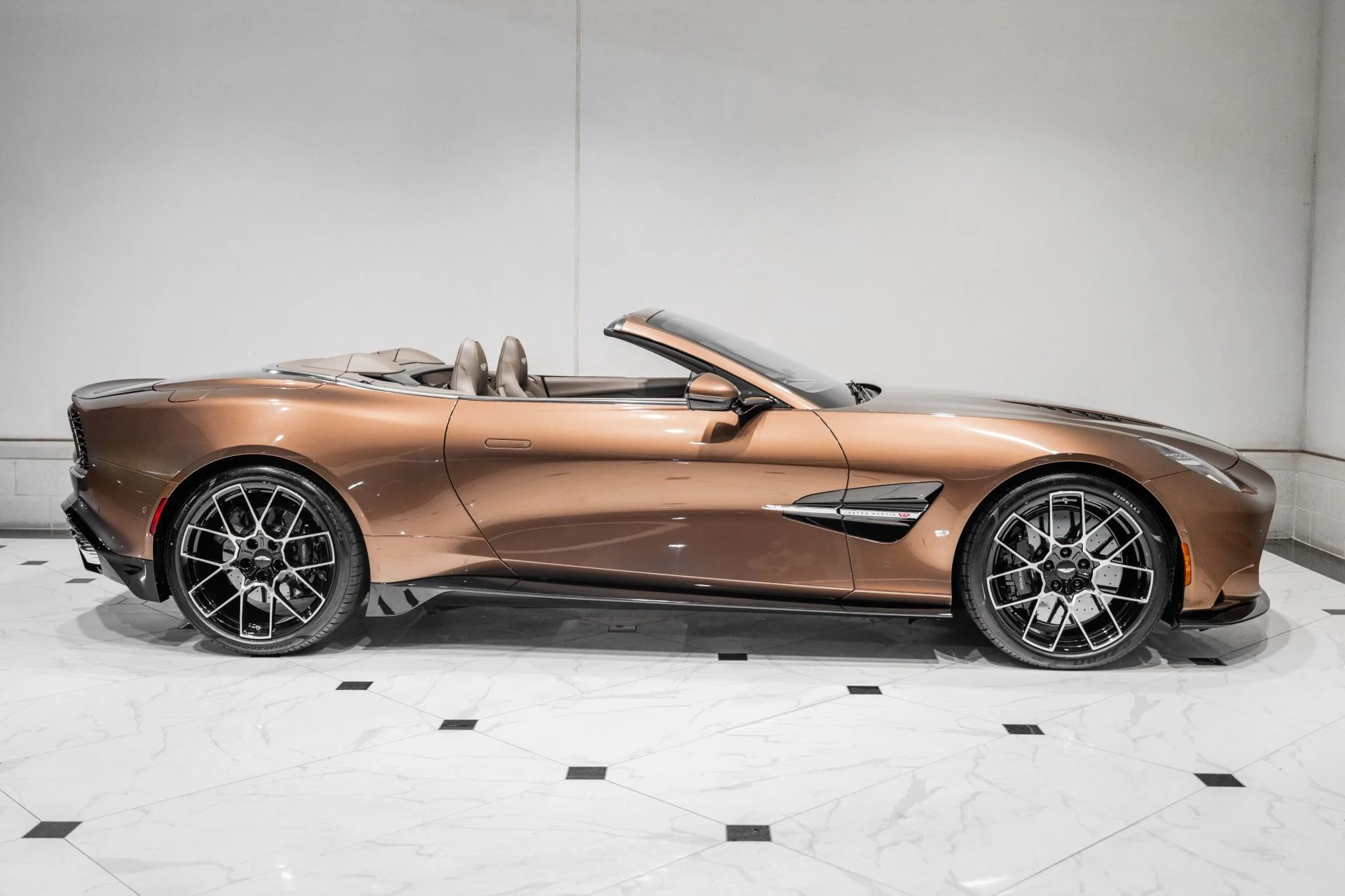 mph042_1404278247_New_2026_Aston_Martin_Vanquish_Volante_1783526001_0c7261d584
