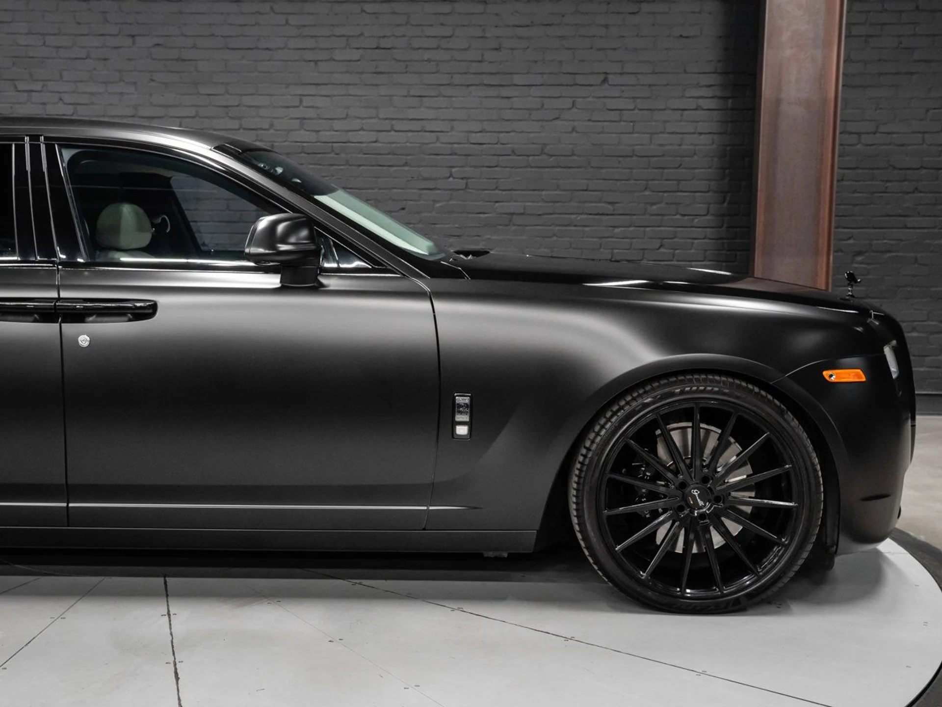 mph042_140443637_rolls_royce_ghost_2012_0277655767