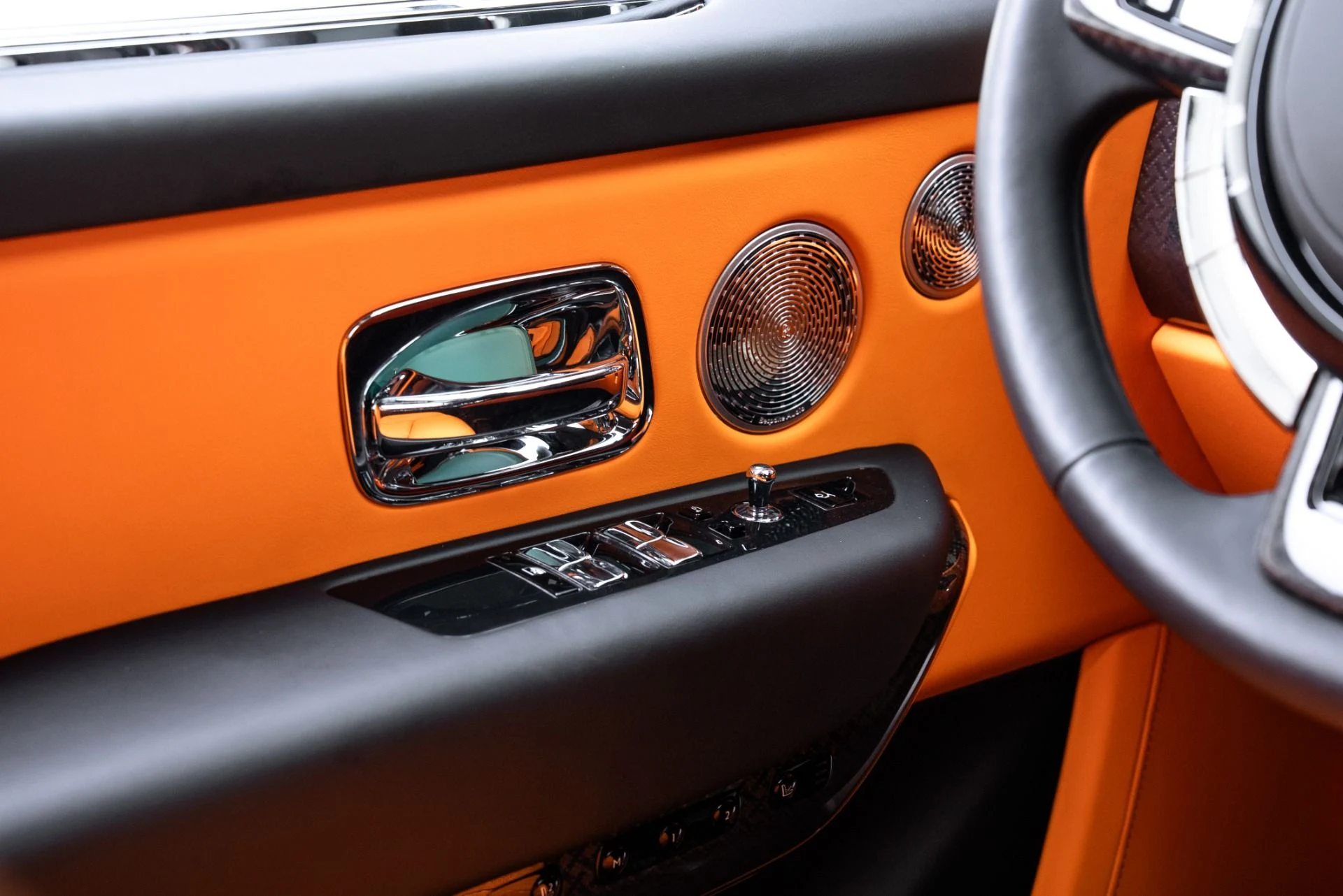 mph042_1416400180_Used_2023_Rolls_Royce_Black_Badge_Cullinan_1775515525_88ad2c0848