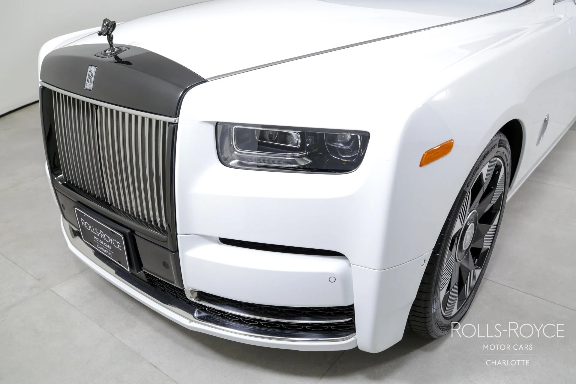 mph042_1440672432_Used_2023_Rolls_Royce_Phantom_1726254604_f0a60d6856