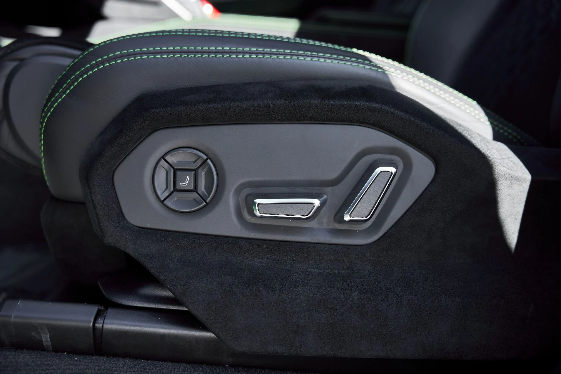 mph042_1465570030_Used_2024_Lamborghini_Urus_Performante_1770171873_fede8db209