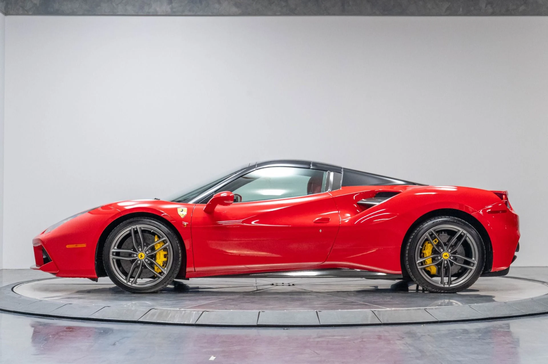 mph042_147837123_Used_2018_Ferrari_488_Spider_1786656638_7f860cdde9