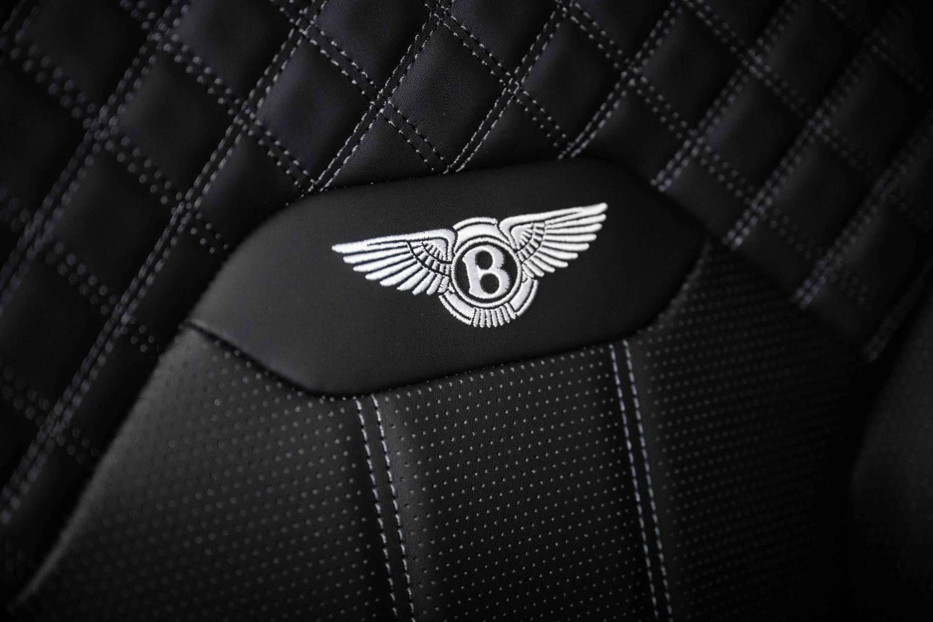mph042_1504128280_Used_2024_Bentley_Bentayga_S_V8_1753281154_e2a4d9da7d