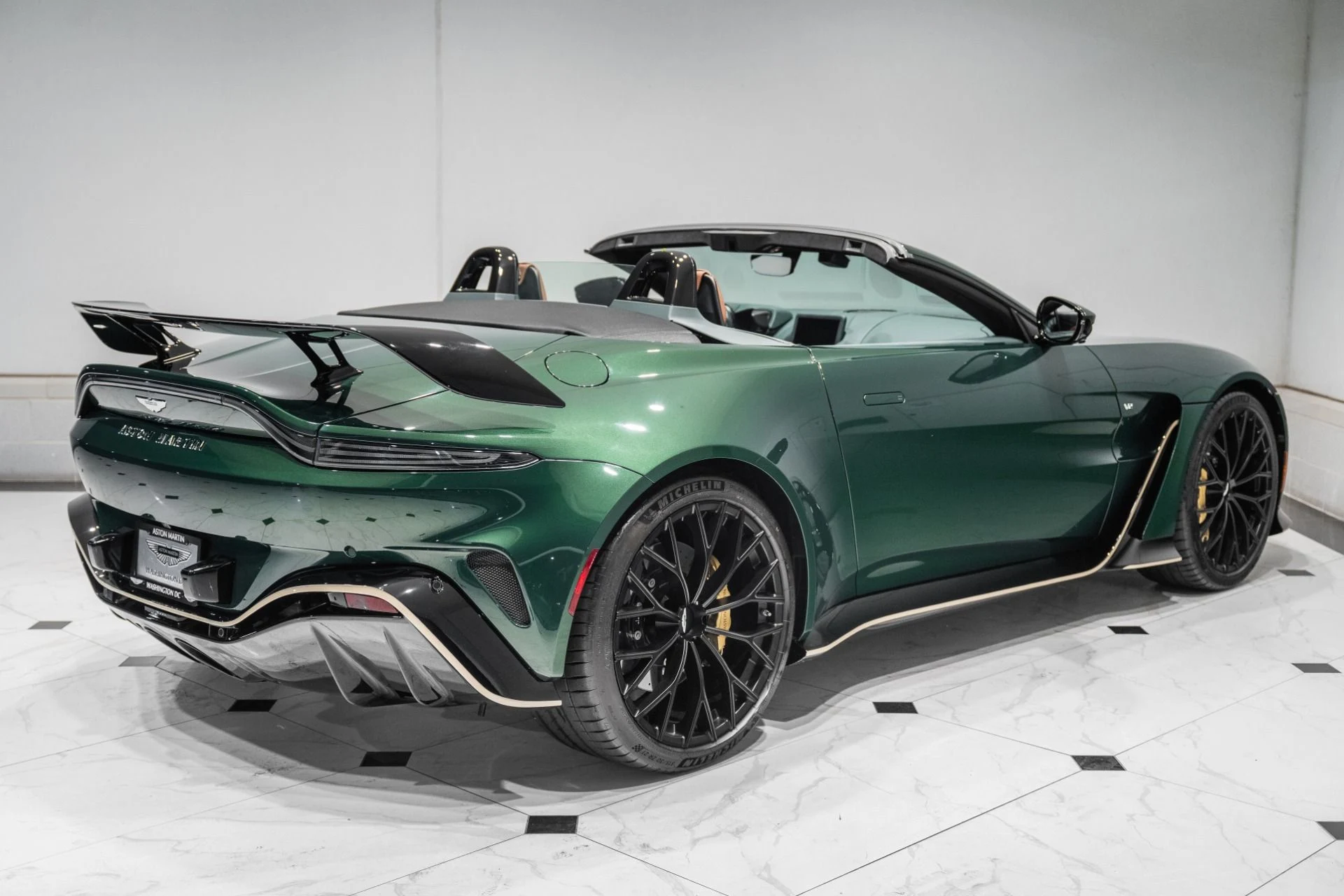 mph042_1515798385_Used_2023_Aston_Martin_Vantage_V12_1787759949_aa6dcb84b7