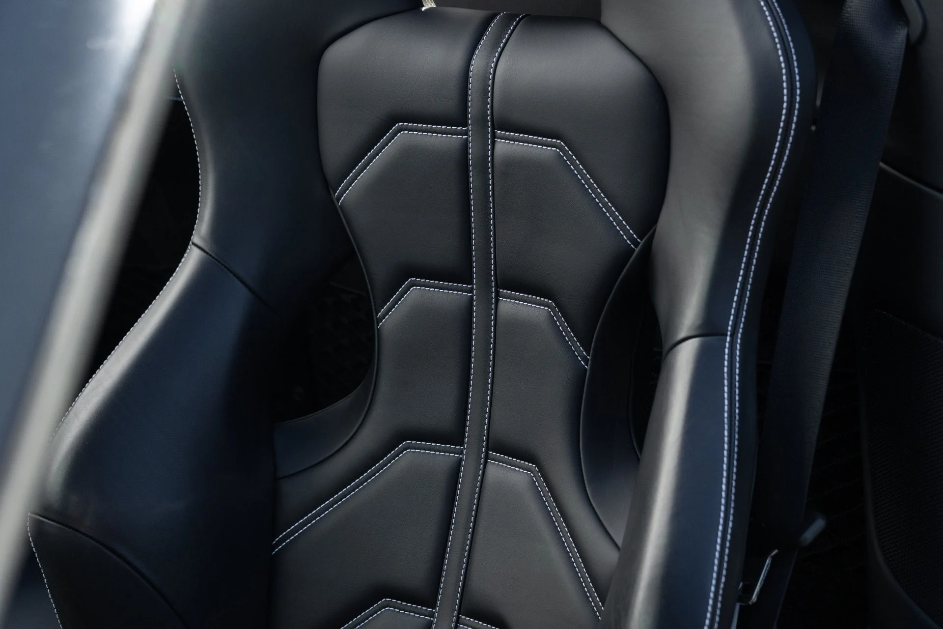 mph042_1520515259_Used_2017_Ferrari_488_Spider_1771888975_0b05f5b57a